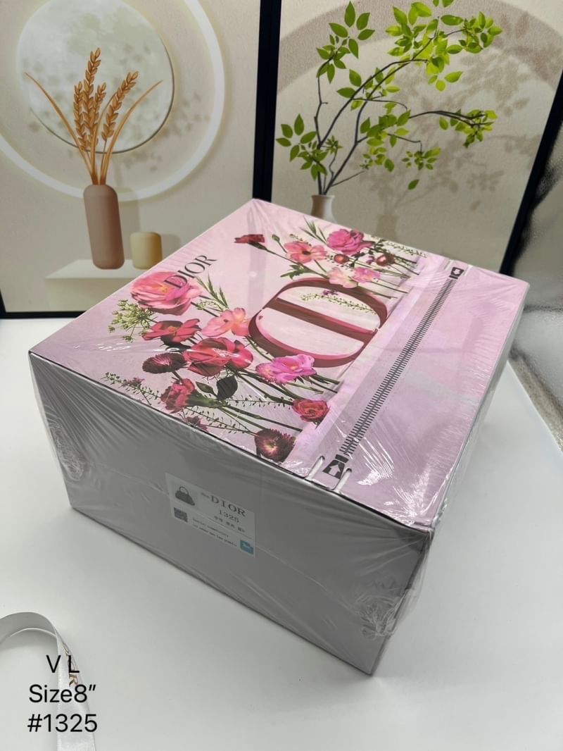 DIOR Groove 20 Bag Oblique Jacquard กระเป๋าสะพายทรงบอสตันทันสมัยและสง่างาม ใช้งานได้ทั้งแบบสะพายไหล่หรือสะพายแบบครอสบอดี้ เหมาะเป็นไอเทมคู่ใจในชีวิตประจำวัน