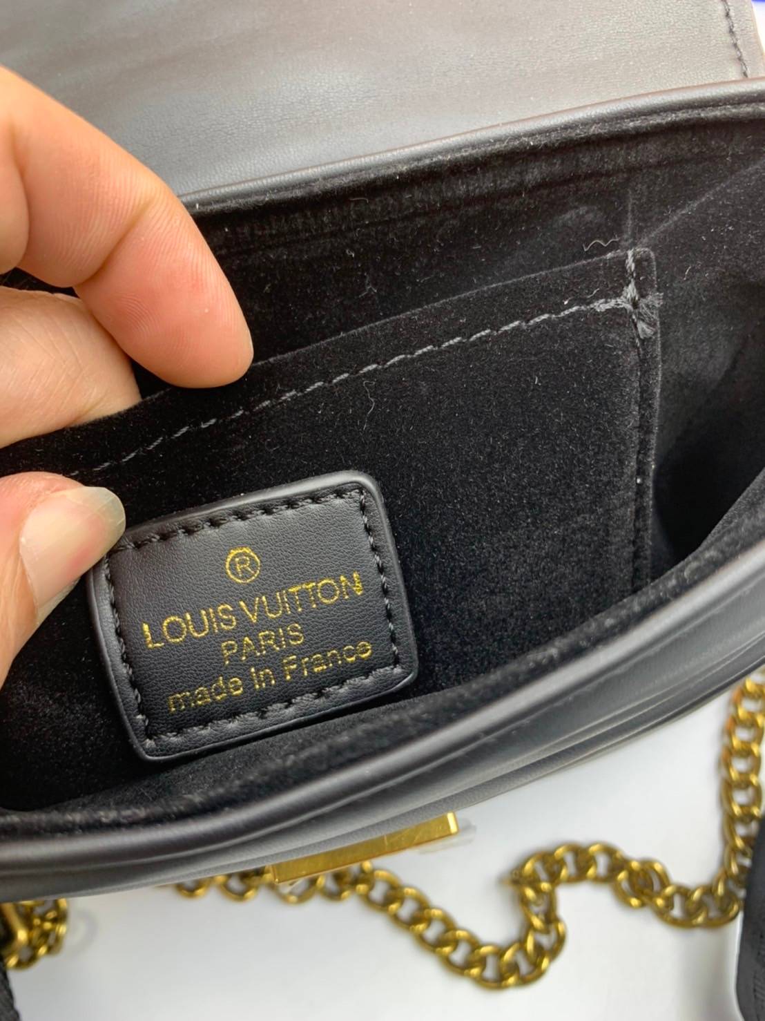 VIP GIFT 】LOUIS VUITTON NEW WAVE MULTI-POCHETTE (4colors)