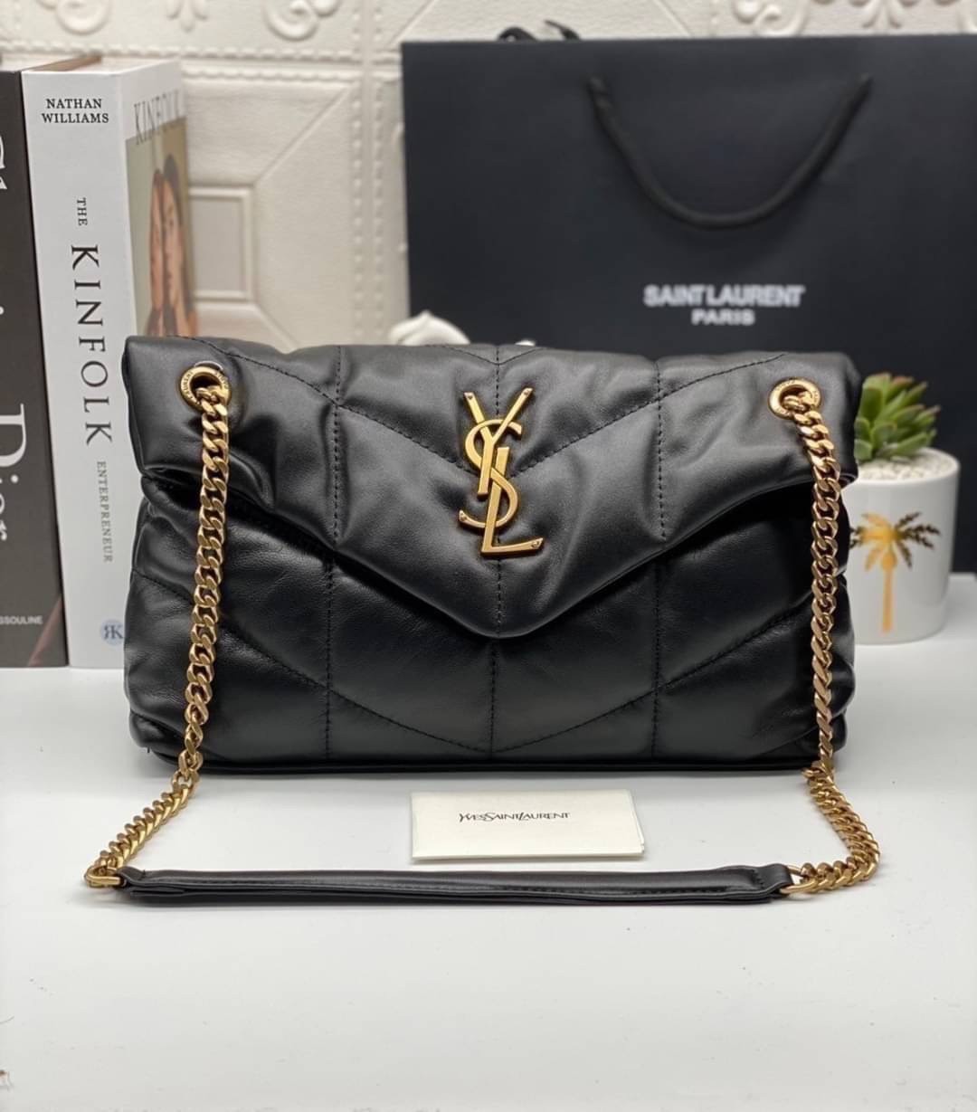 28cm YSL PUFFER SMALL CHAIN BAG IN QUILTED / Yves Saint laurent puffer small chain bag in quilted กระเป๋าสะพายรุ่นยอดนิยม ทรงสวย ใช้ได้บ่อยไม่มีเบื่อ วัสดุหนังสัมผัสนิ่มมือ ดีไซน์เรียบหรู