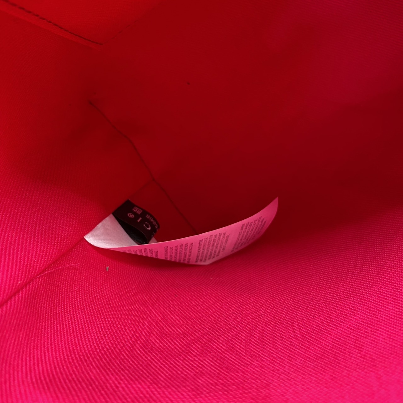 (รวมแบบ) หนังแท้ GUCCI Animal-Friendly Gucci Kid GG Supreme Tote Bag ลายใหม่น่ารักมากเลยค่าา งานหนังแท้ทรงตั้งสวย ขนาดกะทัดรัด จุของได้เยอะ ใช้ได้ทั้งเด็กและผู้ใหญ่ น่ารักมากค่ะ