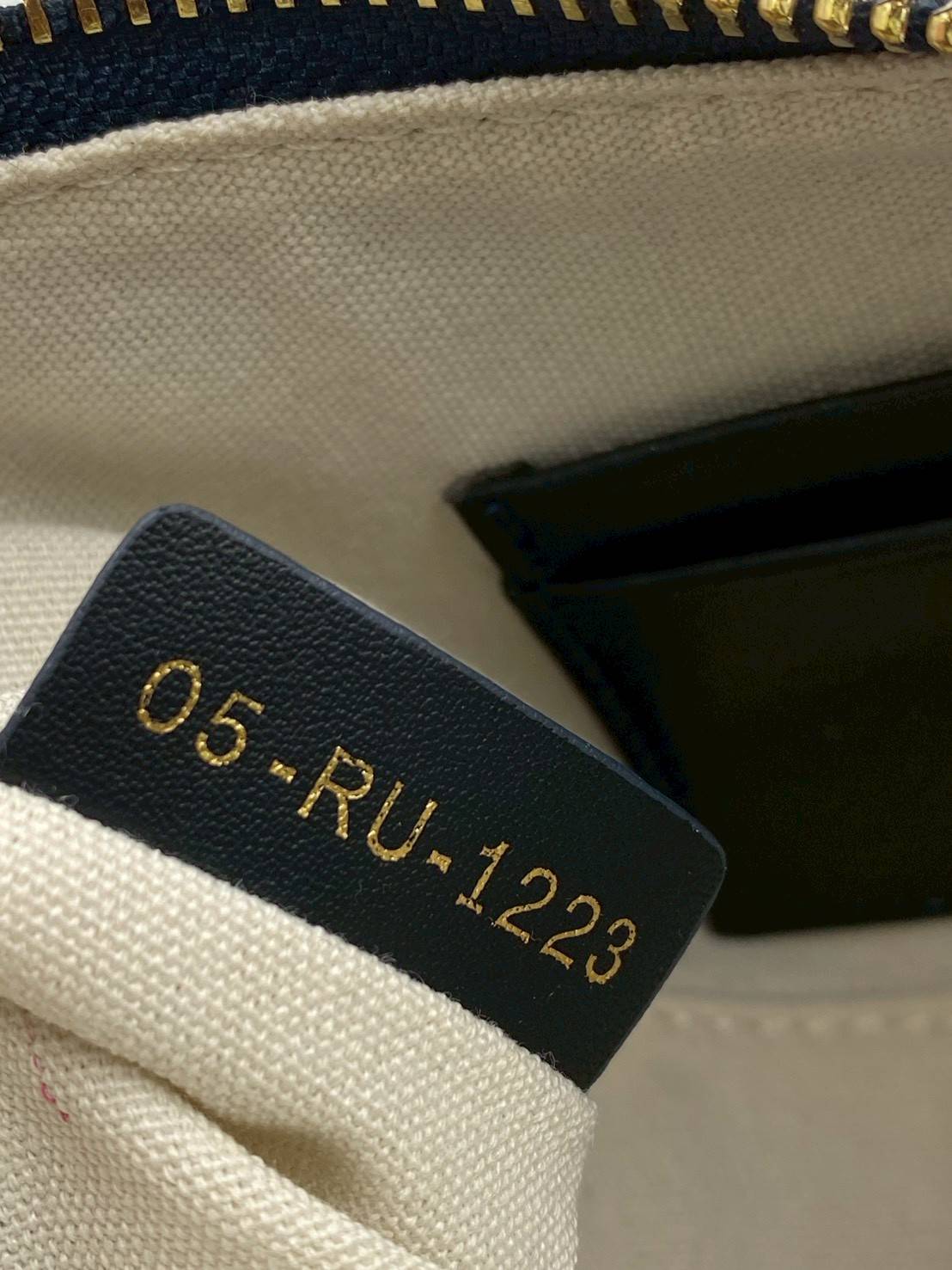 ORI หนังแท้ | DIOR Mini 30 Montaigne Cigale bag / DIOR Mini Miss Caro Cigale bag กระเป๋าสะพายไหล่ทรงโฮโบ ขนาดมินิเสริมไลน์ 30 Montaigne ด้วยรูปทรงทันสมัยและประณีตบรรจง