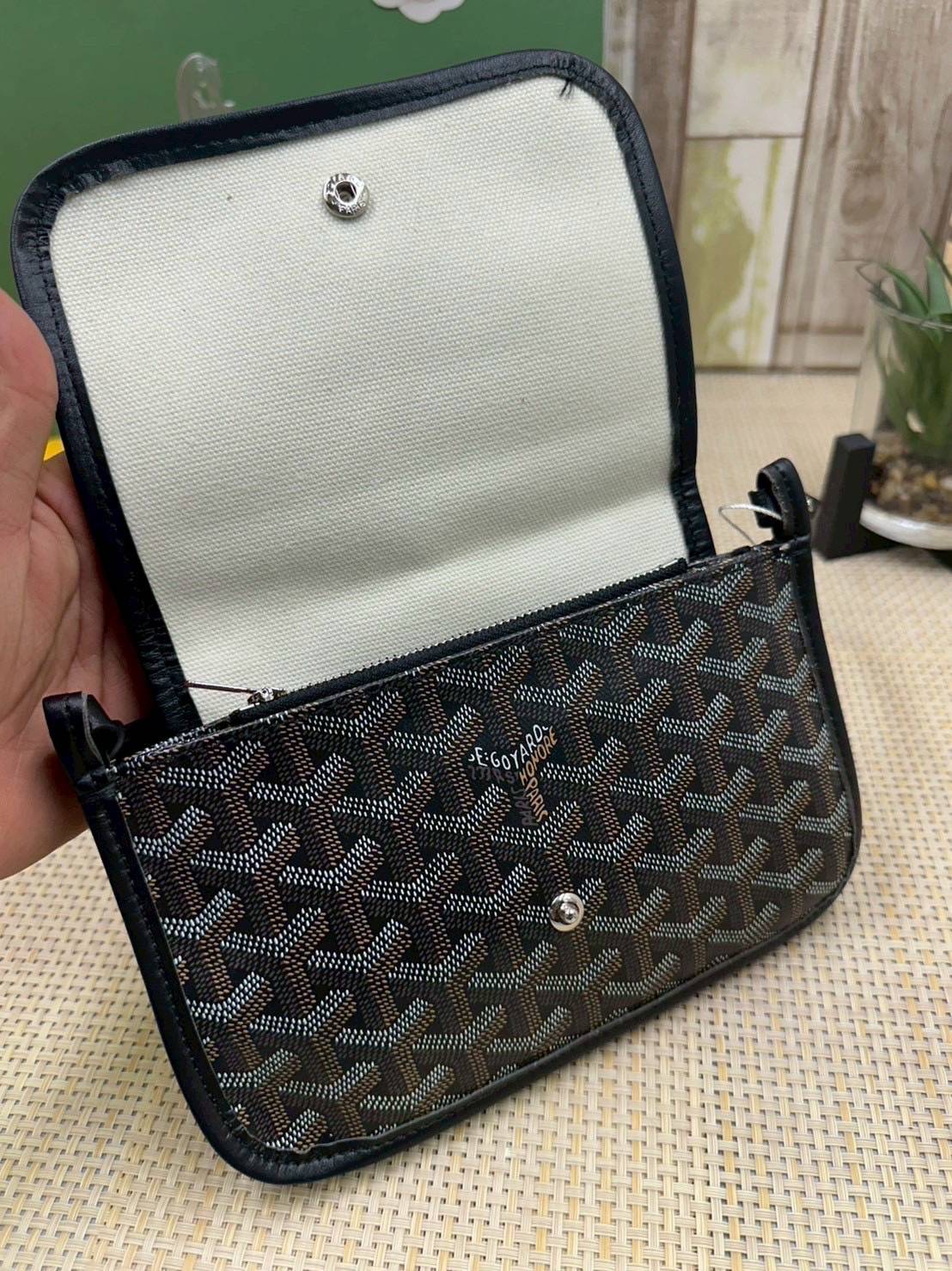พร้อมส่ง 10 สี ORI หนังแท้ | GOYARD Plumet pouch-wallet กระเป๋าสะพายใบเล็กกะทัดรัด ดีไซน์กระเป๋าสตางค์ Plumet ดีไซน์มาพร้อมช่องใส่เหรียญ ธนบัตร และบัตรต่างๆ