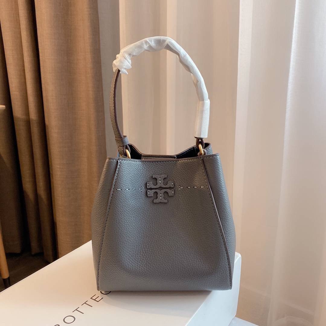 TORY BURCH MCGRAW MINI BUCKET BAG กระเป๋าสะพาย *วัสดุหนังวัวแท้ หนังนุ่ม หนังหอม น้ำหนักเบามากกก!