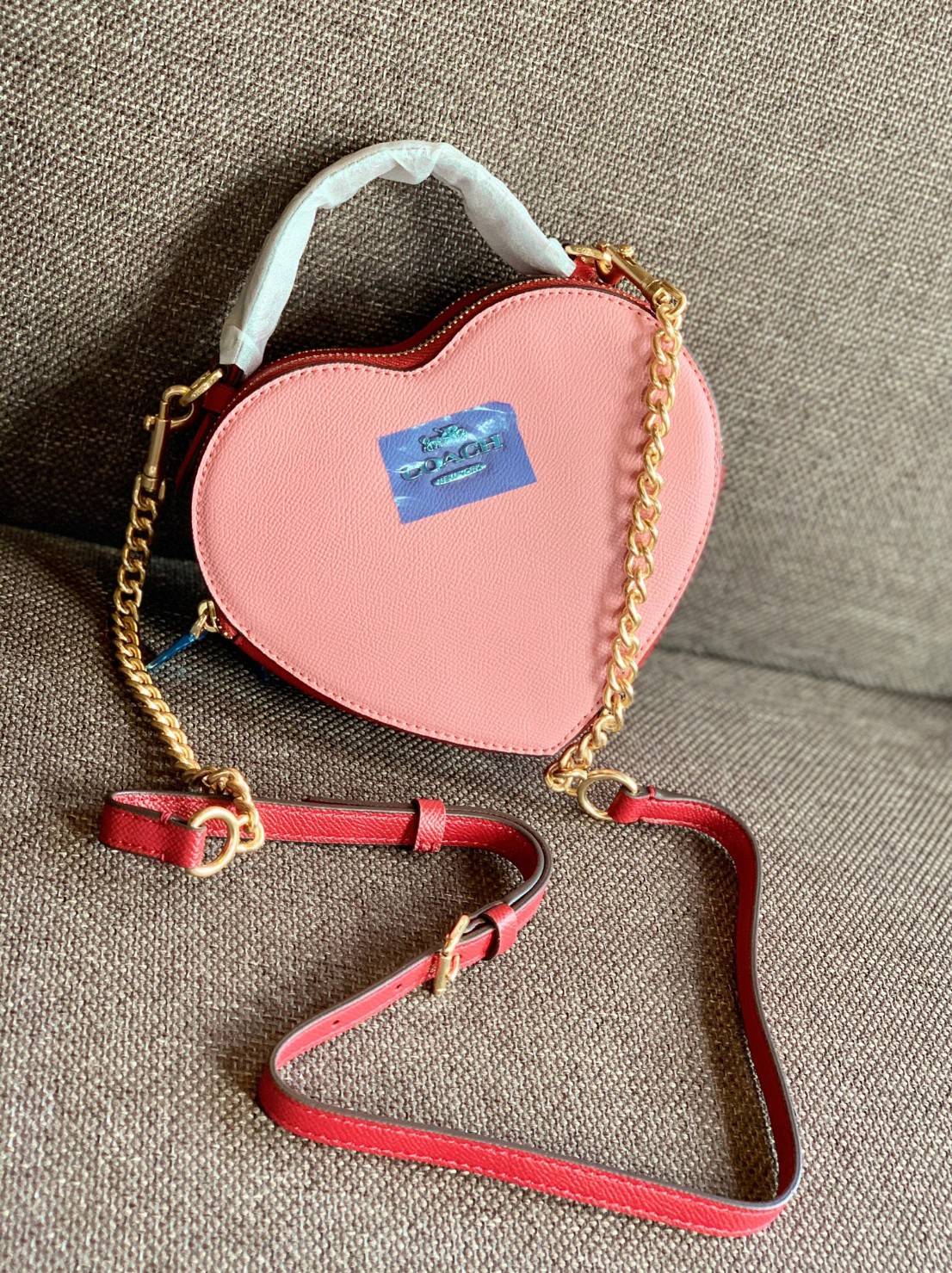 COACH HEART CROSSBODY BAG ((C5118//C5119)) 💥Limited edition หลงรักแน่นอน💋 พร้อมส่งที่ไทยก่อนใครวันนี้! ✔️กระเป๋ารูปหัวใจน่ารักมากๆค่ะ หนังแท้อย่างดีสวยงาม