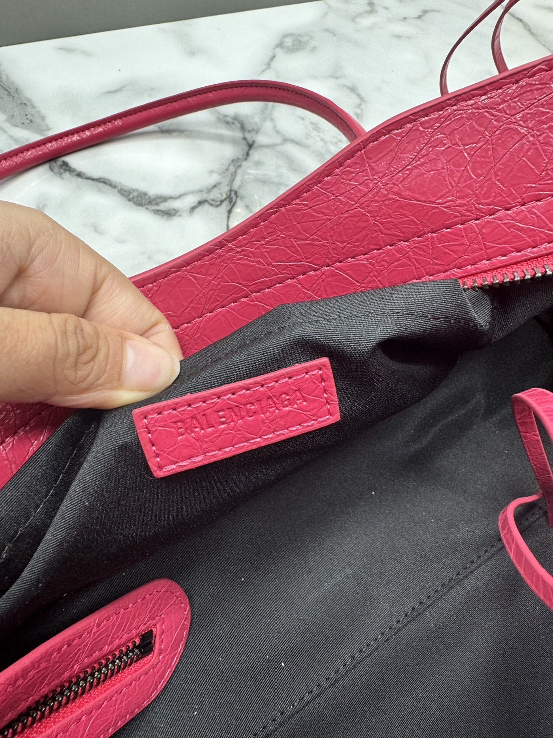 ORI หนังแท้ | Balenciaga Le City Bag East-west Bag 32cm กระเป๋าถือ/สะพายข้างทรงยาวดีไซน์โดดเด่นสวยเท่ล้ำสมัย ที่สุดแห่งความไอคอนิกไม่เหมือนใคร มีกิมมิคและลูกเล่นแพรวพราว