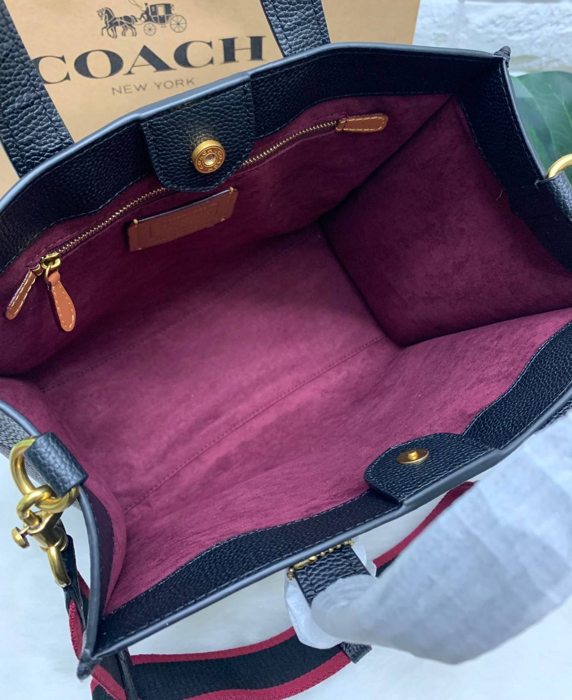 ของแท้ 💯% Limited Edition HBC🌈 Coach field 30 tote shoulderbag handbag ((2791)) พร้อมส่งที่ไทย! กระเป๋าทรงTote หนังแท้อย่างดี นิ่มมือค่ะ 🔺จุดเด่นคือตัวกระเป๋าปริ้นท์ลายรถม้าทั้งใบ+แทบสีตรงกลางตัดกับกระเป๋าได้สวยงามมากๆค่ะ