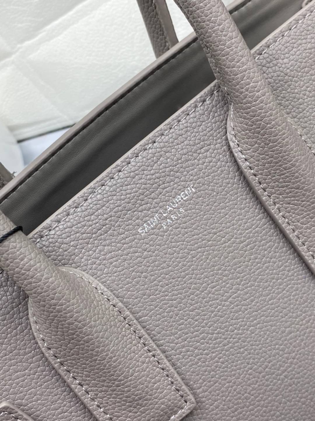 หนังแท้ Yves Saint Laurent Bag CLASSIC SAC DE JOUR BABY IN GRAINED LEATHER