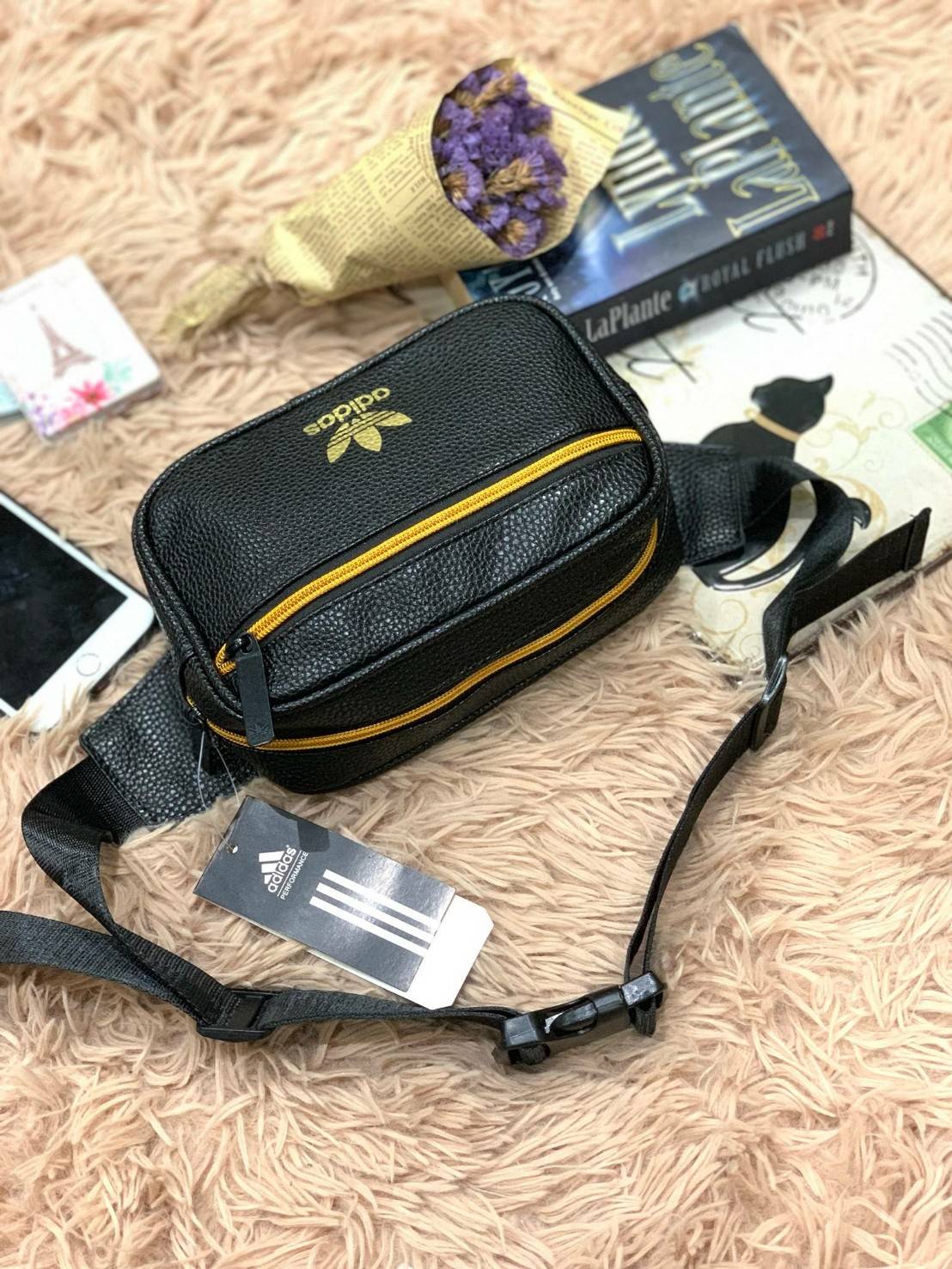 Adidas mini waist bag กระเป๋าสะพายคาดอกหรือคาดเอวขนาดมินิ วัสดุหนังpuลายหนังแกะเทียม มีช่องซิปใช้งาน2ช่อง ใส่โทรศัพท์มือถือได้ทุกรุ่น สายสะพายปรับความยาวได้ฟรีไซส์ ออกแบบมาเพื่อใช้งานได้ทั้งหญิงและชายเลยคร้า!!
