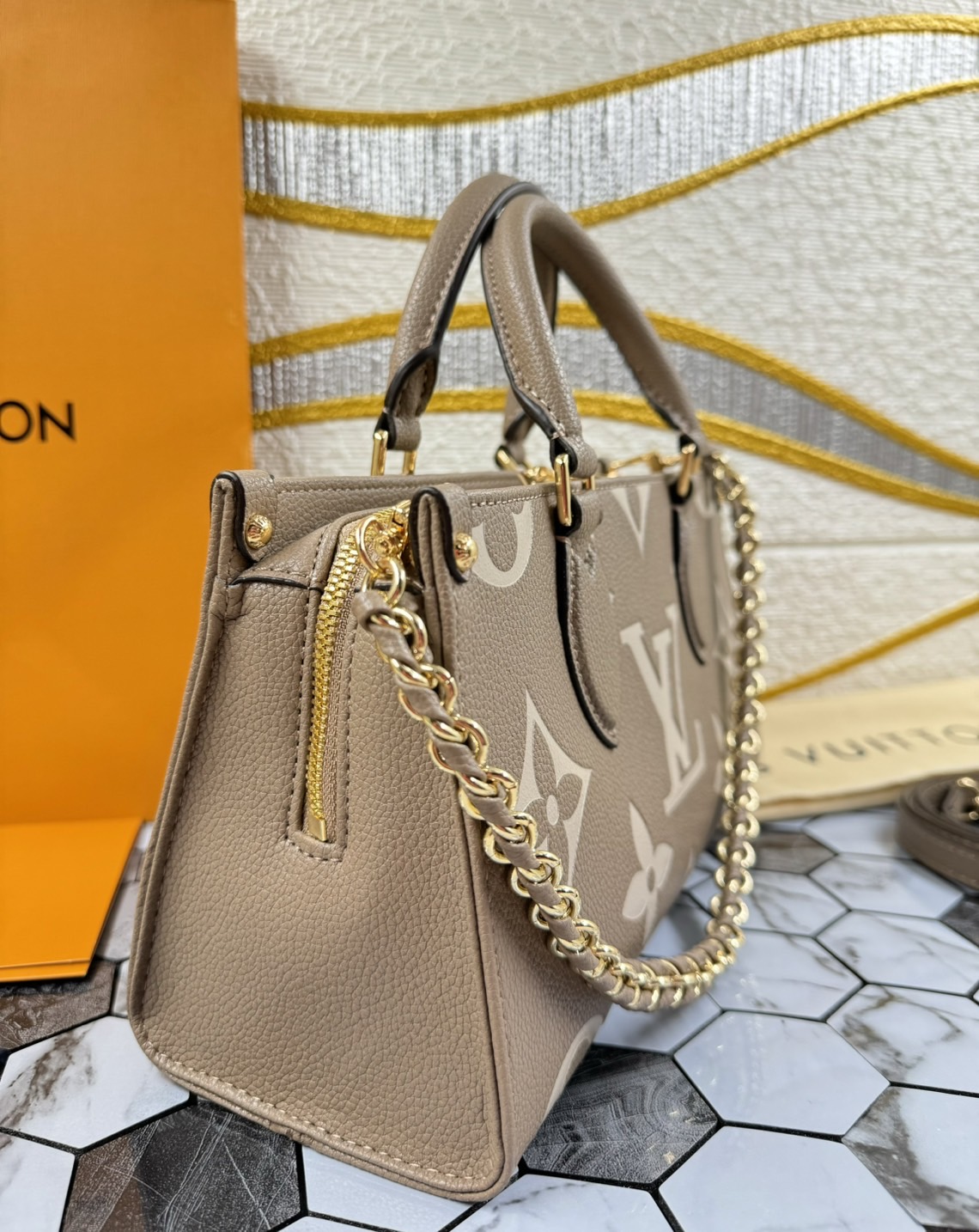 LV OnTheGo East West กระเป๋าทรงโท้ทดีไซน์ใหม่ สัดส่วนลงตัวงดงาม เกรดออริ 1:1 สลับแท้