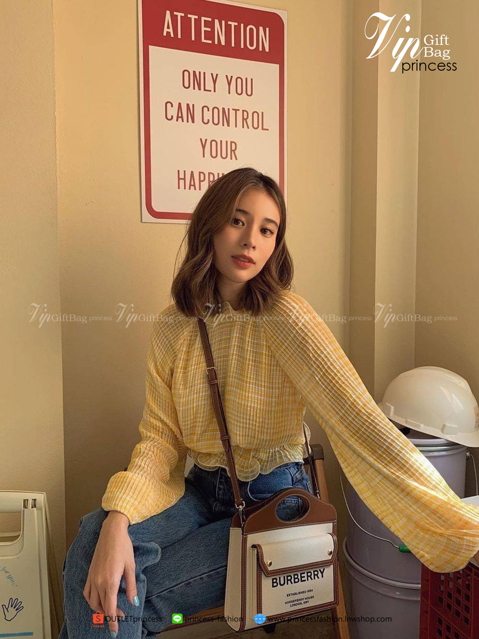 พรีเมี่ยมกิ๊ฟแท้ 100% BURBERRY FRAGRANCES CROSSBODY BAG VIP GIFT WITH PURCHASE (GWP)