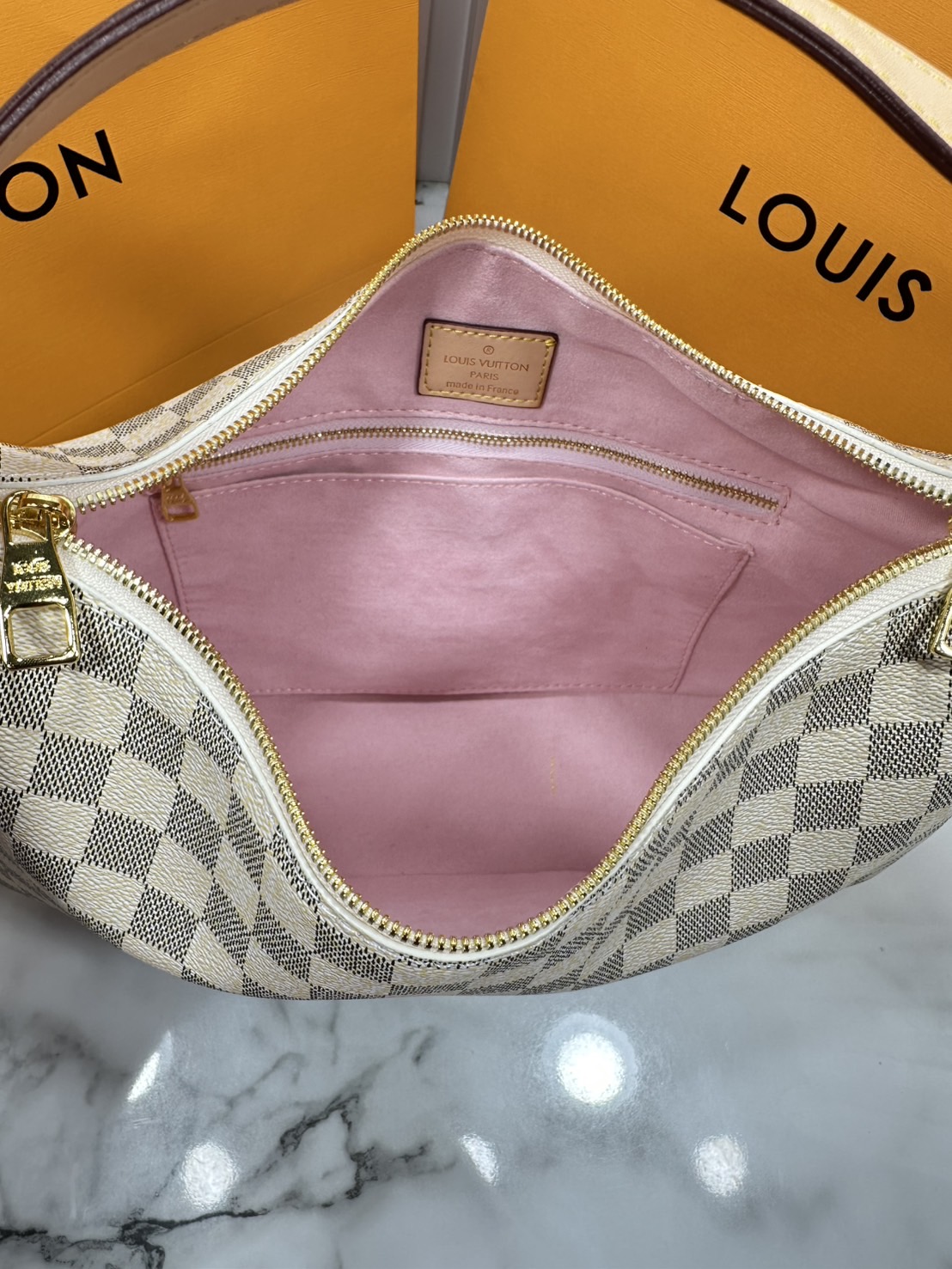 ORI หนังแท้ | LV Slouchy MM Damier Azur PM ใหม่ล่าสุด กระเป๋าโฮโบทรงสวยที่ใครๆก็ต้องมี ด้วยรูปทรงคลาสสิคและใช้งานง่าย สะพายสะดวกด้วยหูสะพายในตัว สวยดูลัคชู