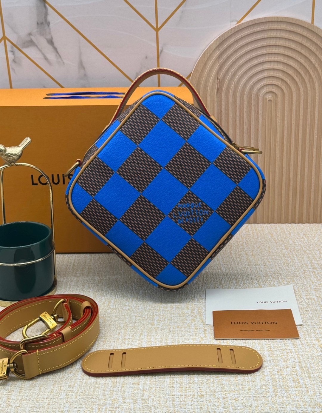 LV Chess Messenger Bag Jaune Mat / Green / Red / Blue กระเป๋าสะพายแมสเซนเจอร์ทรงเหลี่ยมรุ่นใหม่ ลายตารางหมากรุก Damier เอกลักษณ์ของความหรู โทนสีสดใสมีชีวิตชีวา ปรับลุคปัง กับการมาของความไฮคลาสรูปแบบใหม่ สุดไอโคนิค