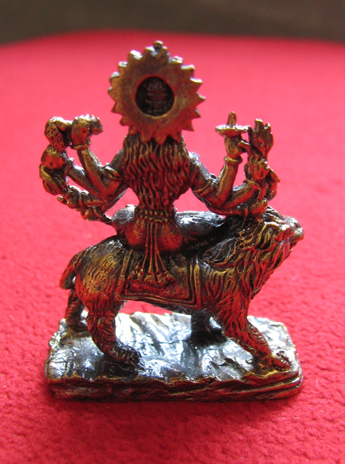 สินค้าจองค่ะ องค์พระแม่อุมาเทวีขี่เสือเนื้อทองเหลือง(ตั้งบูชาหน้ารถ)พร้อมใบคาถาค่ะ