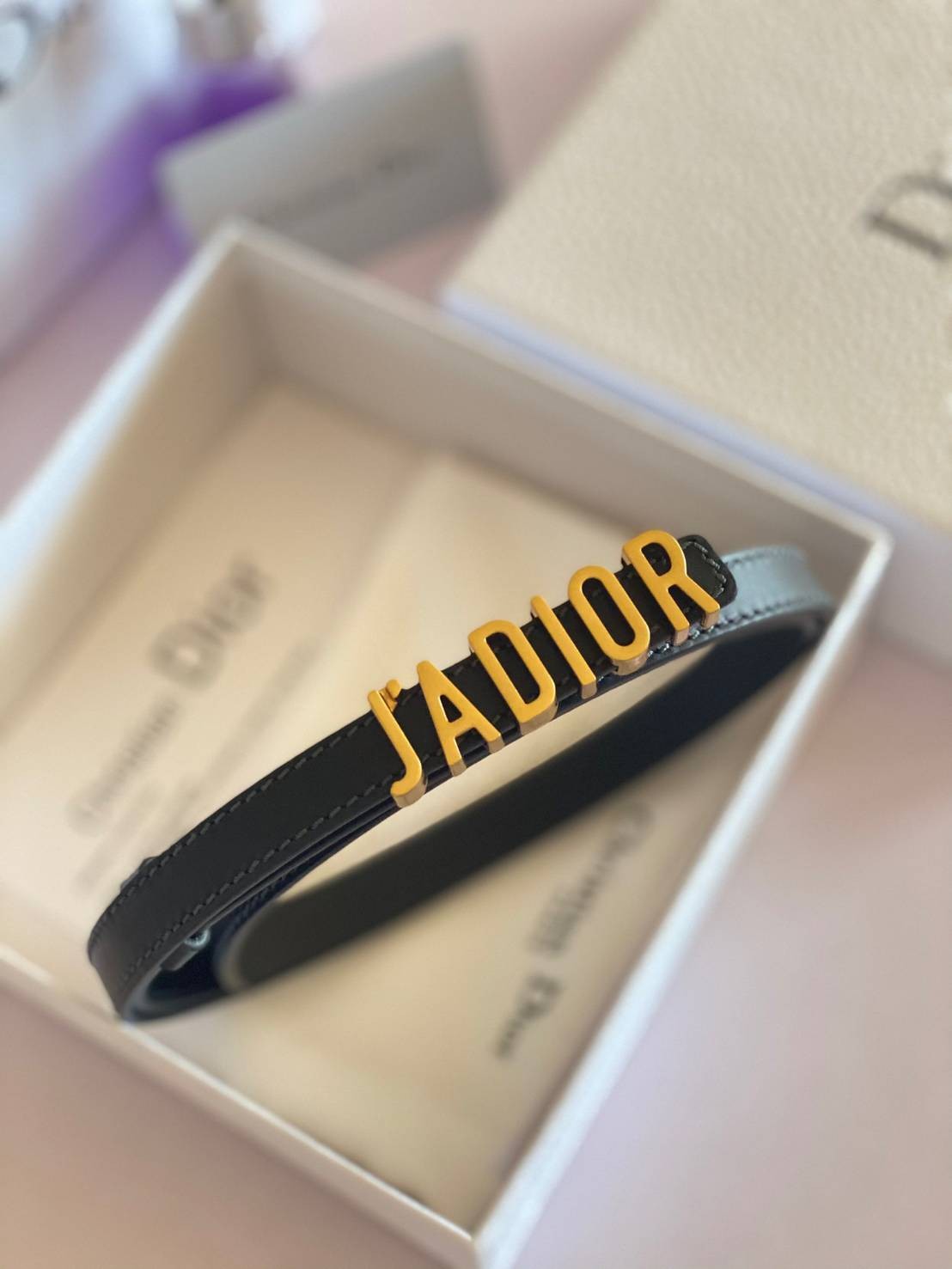 JADIOR ♥️ Dior belt เข็มขัดสุดหรูสายหนังแท้ เส้นเล็ก 1.5cm เป็นรุ่นตามหาเลยค่า งานสวยมาก ภาพถ่ายจากงานขายจริง โลโก้ 3D Gold metal JADIOR เข้าได้กับทุกลุ๊คสไตล์การเเต่งตัว สวยหรูดูดีมีระดับ ไอเท็มนี้แนะนำเลยค่าา มาน้อยรีบๆ หน่อยน้าา