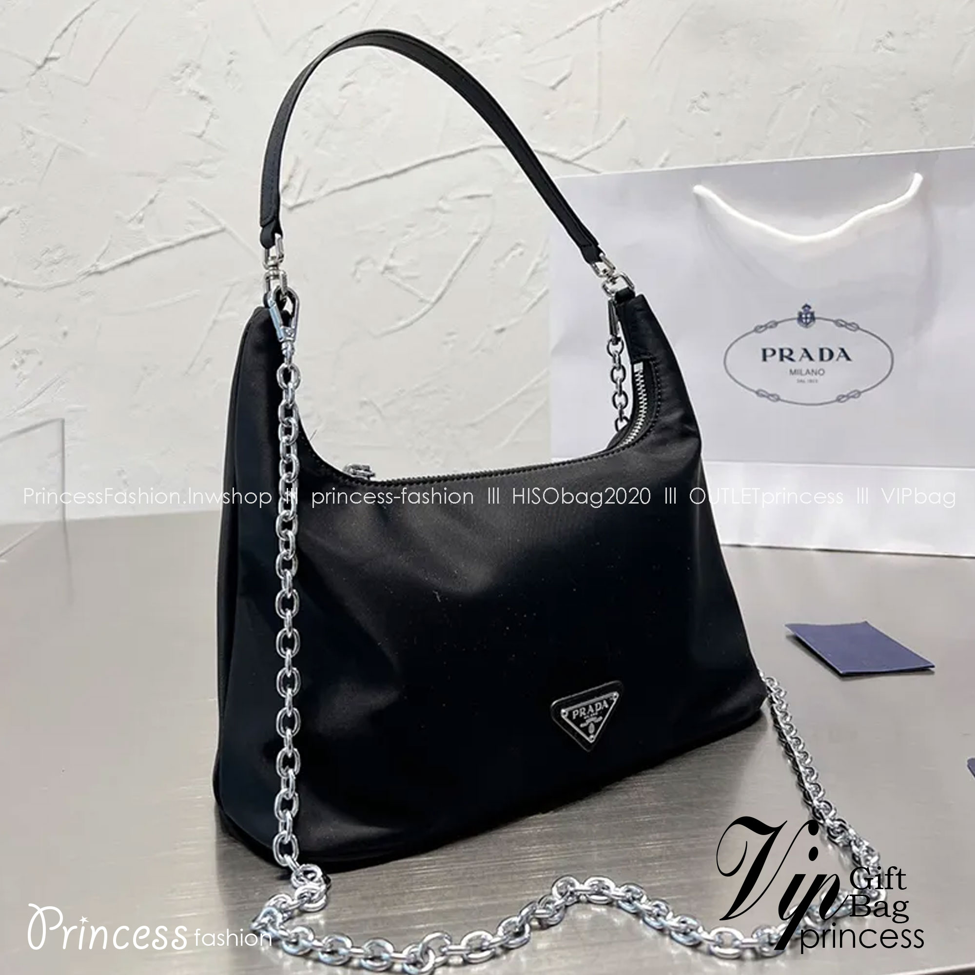 PRADA nylon shoulder bag กระเป๋าถือ/สะพายไหล่ พร้อมสายสะพายยาวโซ่สีเงินถอดได้ ขนาดกำลังดี ราคาน่ารัก อีกไอเท็มสุดคุ้มที่ทุกคนต้องได้มีสวยก่อนใคร!