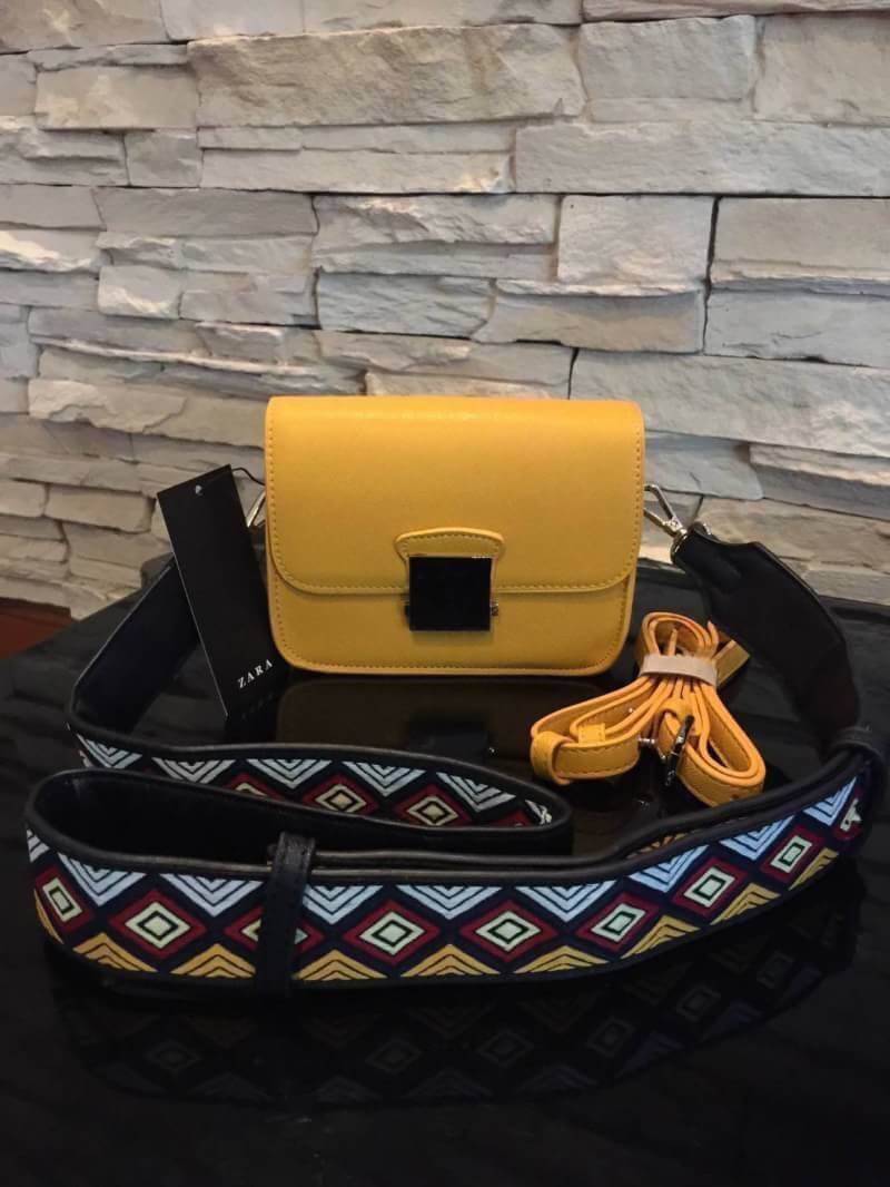 Don't Miss! Best Seller! ZARA CROSSBODY WITH 2STRAPS กระเป๋าถือหรือสะพายทรงคลัชรุ่นยอดนิยมวัสดุหนัง Saffiano อยู่ทรงสวยหรูสไตล์ PRADA แข็งแรงทนทาน ดีไซน์เก๋ไม่ซ้ำใคร เปิดปิดด้วยตัวล๊อคเอกลักษณ์ของ ZARA ภายในมีโลโก้ สามารถใส่มือถือ iphone7+ ได้ โดดเด่