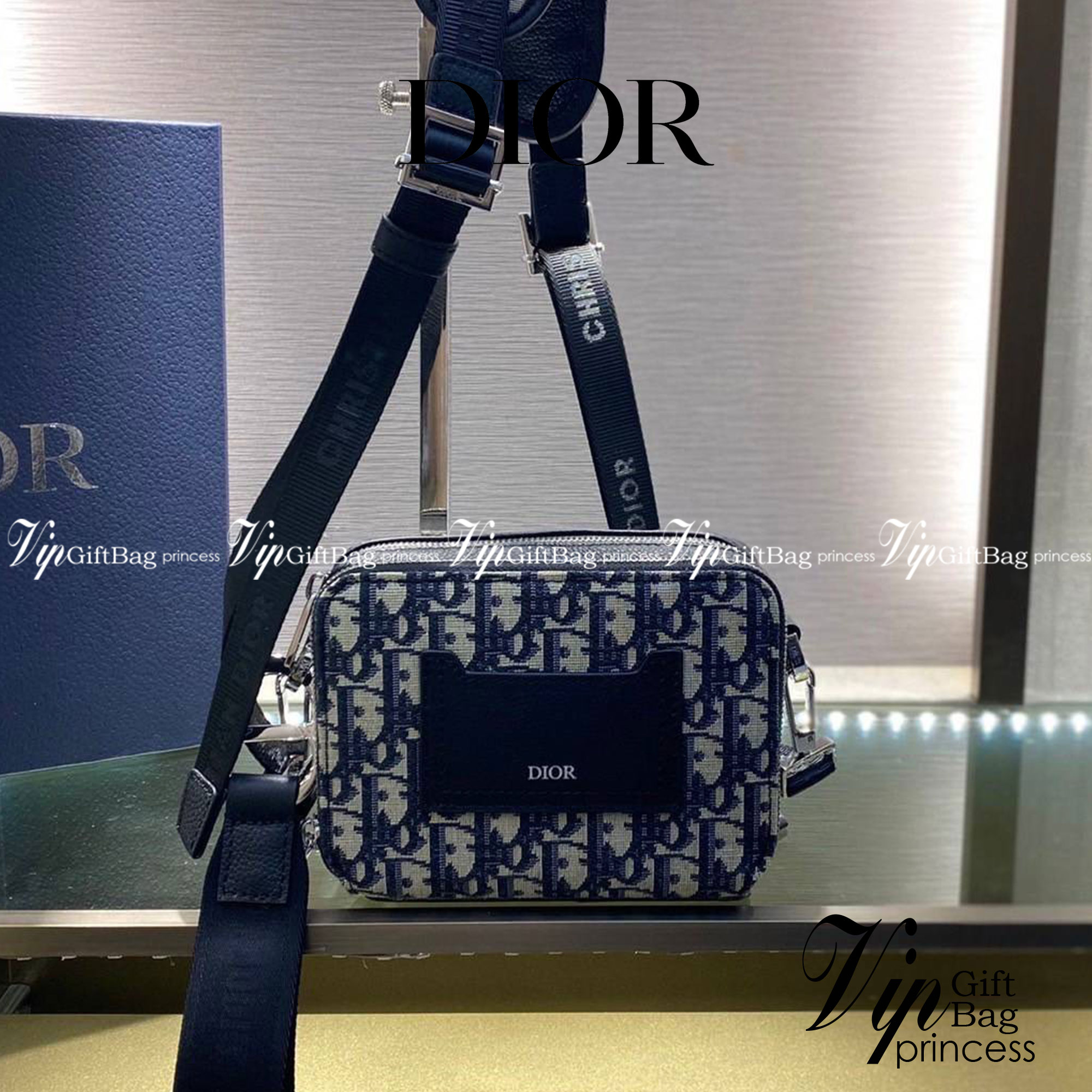 หนังแท้ Christian Dior Plain Leather Logo Messenger & Shoulder Bags / Dior crossbody Beige and Black Dior Oblique Jacquard พร้อมส่งที่ไทย งานหนังแท้และผ้าแจ็คการ์ดเกรดออริจินอล ภาพสินค้าถ่ายจากงานขายจริง ใช้งานต่างประเทศได้