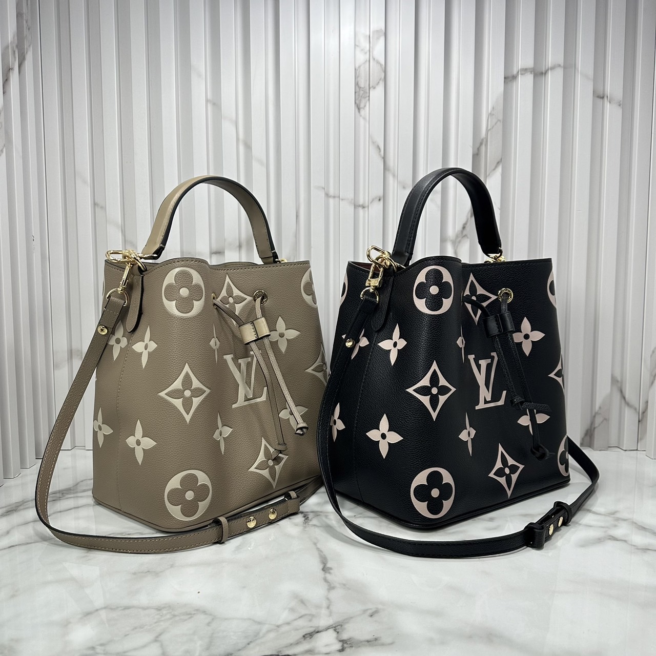 LV NeoNoe Bucket Bag / LV NéoNoé MM Bicolor Monogram Empreinte Leather กระเป๋าสะพายทรงบัคเก็ตใบใหญ่ โดดเด่นและเป็นเอกลักษณ์ด้วยการตกแต่งลายพิมพ์