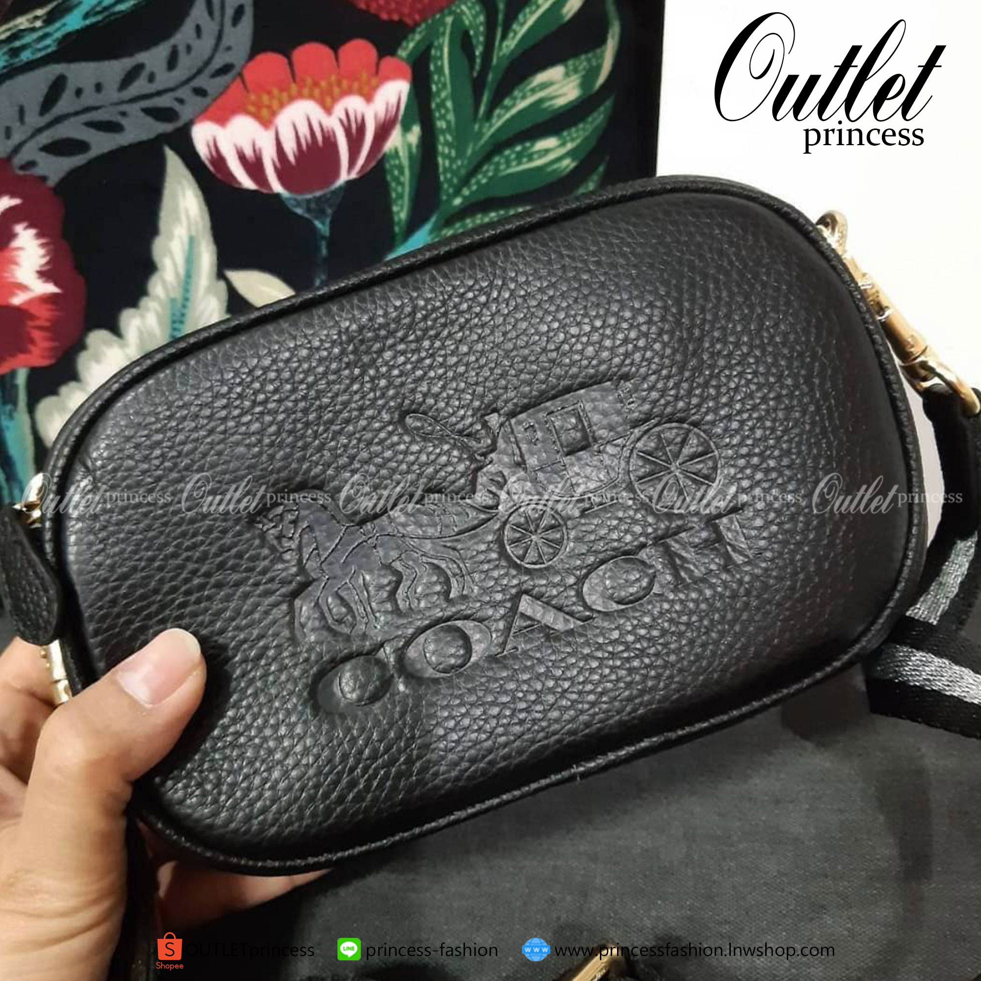 COACH JES CONVERTIBLE BELT BAG IN COLORBLOCK 2IN1 !! กระเป๋าคาดอก/สะพายข้าง ใช้ได้ถึง 2 แบบ!! คุ้มค่ามากที่สุด!! วัสดุหนัง pepble ดีไซน์เรียบ แต่หรู ภายในเป็นช่องโล่ง ใบนี้สาวๆที่ไม่ชอบพกของเยอะ เหมาะมากๆน้า 🙇♀️ ของดีราคาจับต้องได้ ไอเท็มนี