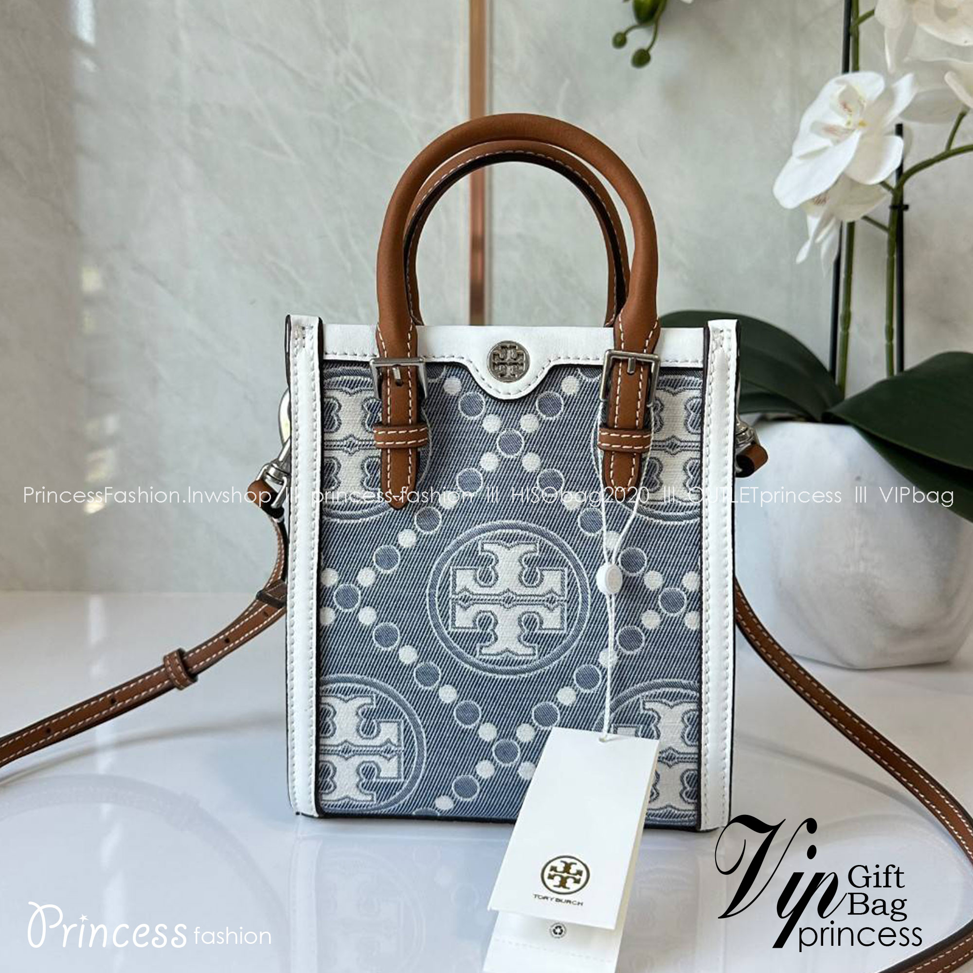 Tory Burch Mini T Monogram Denim Tote / Tory Burch T Monogram Jacquard Denim Mini Tote กระเป๋าทรงโท้ทไซส์มินิ T Monogram รูปแบบคลาสสิค ตัดเย็บอย่างดี คอลใหม่ห้ามพลาดคะ