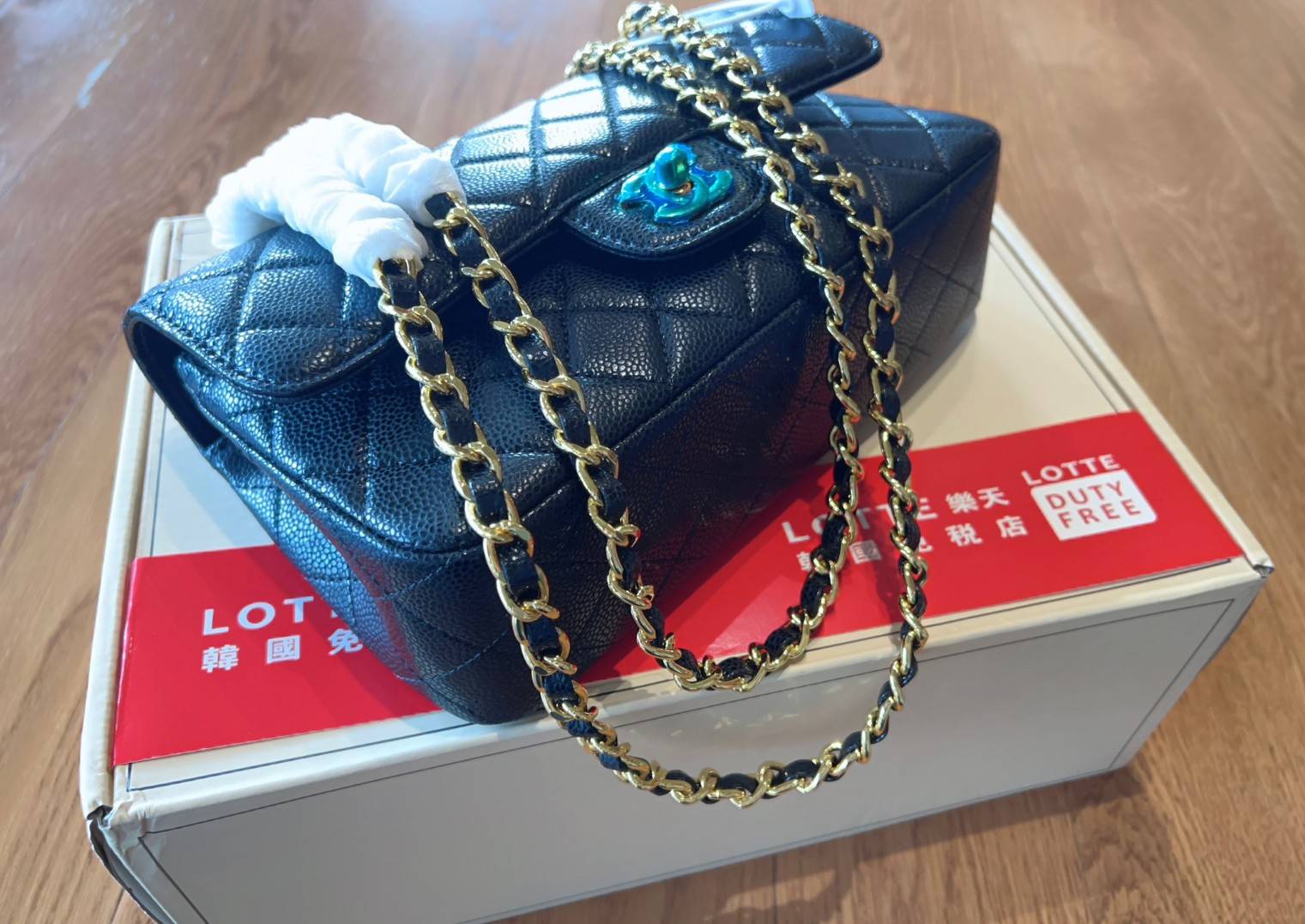 CHANEL CLASSIC CAVIAR LEATHER BAG กระเป๋าคลาสสิกรุ่นยอดนิยม รุ่นที่ใช้ได้ทุกยุคทุกสมัยจริงๆ ไม่มีคือพลาดที่สุด ^^ สวยยันเงาค่าสาวๆ! 🧡 เกรดออริจินอล ใช้งานต่างประเทศได้