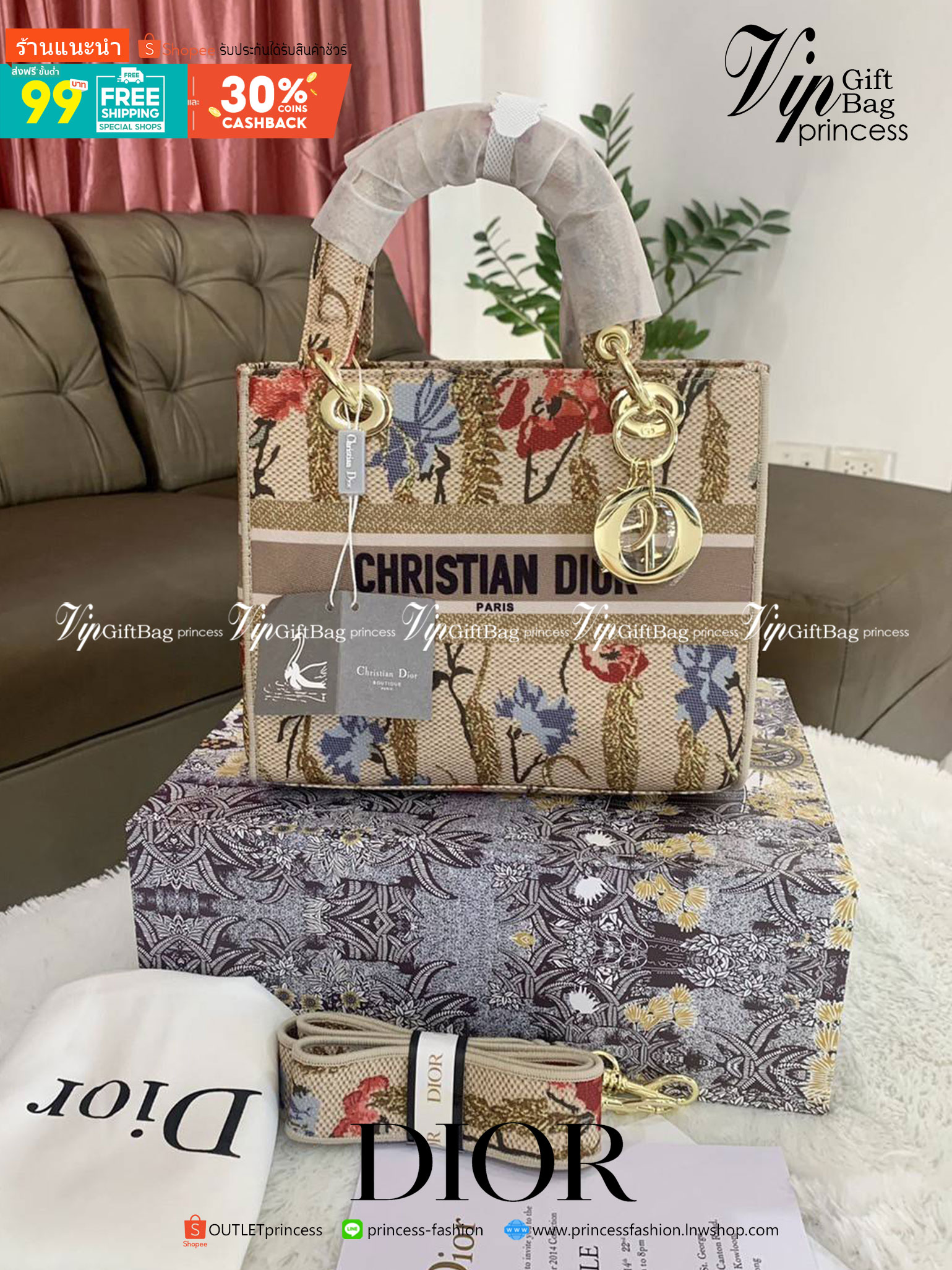 DIOR WOMEN MEDIUM LADY D-LITE BAG VIP GIFT WITH PURCHASE (GWP) พรีเมี่ยมกิ้ฟ Limited Edition จาก DIOR DUTYFREE COUNTER วัสดุหนังแท้ Calfskin หุ้มด้วยผ้า Cannage อีกชั้นและปักลวดลาย 'Dior Palm' กระเป๋า Lady D-Lite ผสมผสานความสง่างามและคลาสสิกที่เ