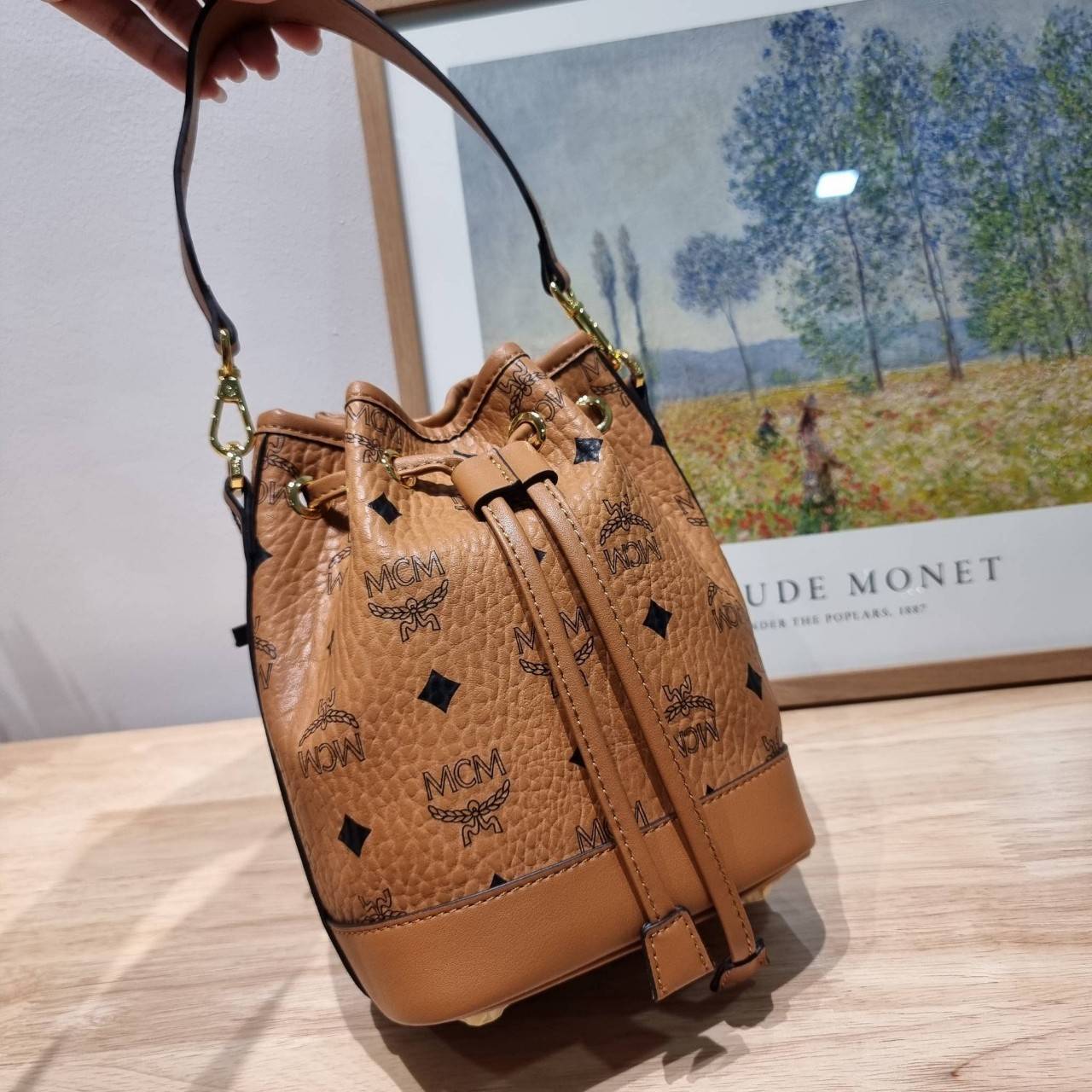 M.C.M MINI DESSAU DRAWSTRING BAG IN VISETOS กระเป๋าสะพายทรง bucket ไซส์ mini เกรดออริ สลับแท้ 1:1 ใช้งานต่างประเทศได้