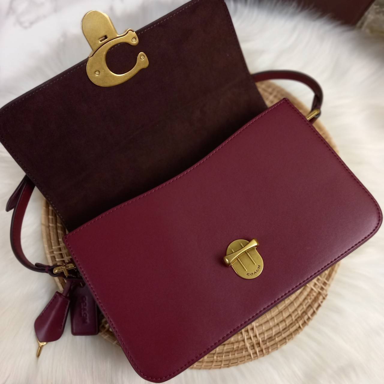 สวยละมุนตาละมุนใจม๊ากก!!🌺🌈 //>>COACH STUDIO GLOVETANNED LEATHER SHOULDER BAG (C6641)🌺ห้ามพลาดเด็ดขาด!! สวยละมุน เรียบหรู ดูแพงสุดๆ!! //กระเป๋าถือ กระเป๋าสะพาย ดีไซน์เนี้ยบ! เฉียบมาก!// วัสดุหนังแท้ หนังเรียบเต็มใบ อยู่ทรง สวย