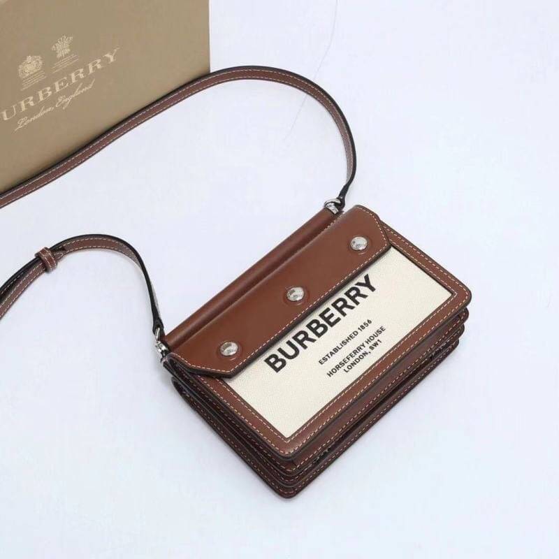 พรีเมี่ยมกิ๊ฟแท้ 100% 】Burberry Mini Horseferry Print Title Bag with Pocket Detail VIP GIFT WITH PURCHASE (GWP)