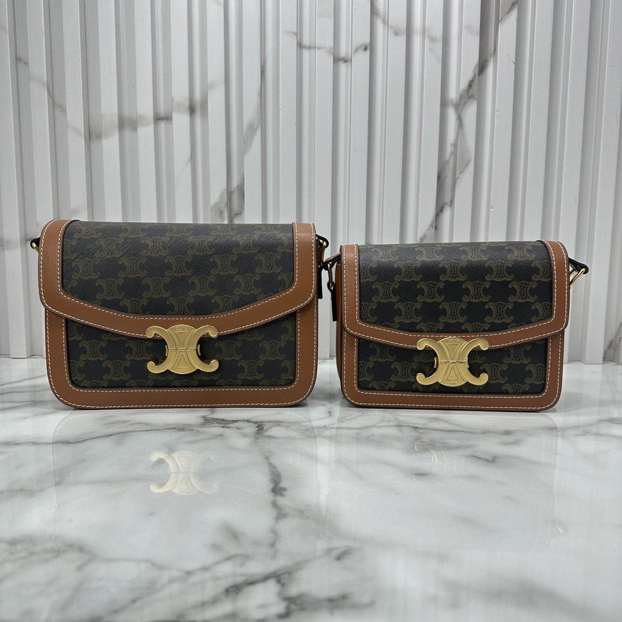 ORI หนังแท้ | 7" CELINE TRIOMPHE TEEN BAG in glossy leather กระเป๋าสะพายรุ่นยอดนิยม ถ่ายทอดให้เห็นถึงแก่นแท้ของสไตล์แบบ CELINE งานหนังเรียบเงาสวยหรูหรา