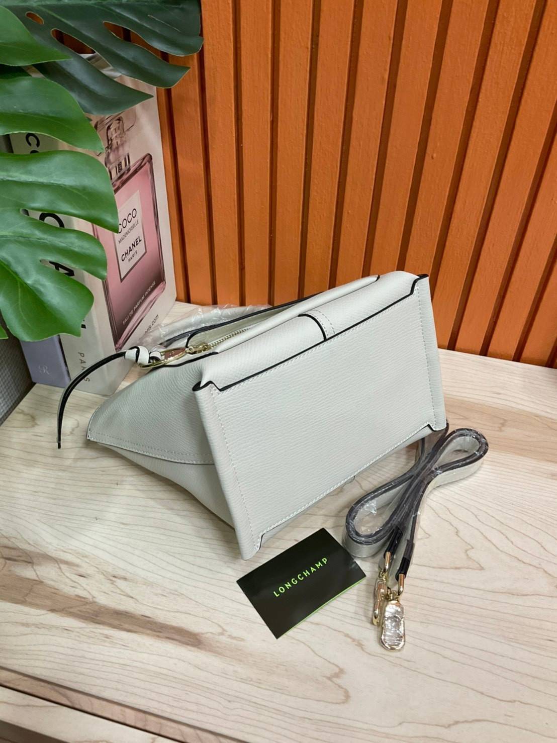 ของแท้ 💯% LONGCHAMP MINI MAILBOX TOP HANDLE BAG กระเป๋าถือ/Crossbody รุ่นหายาก!! รุ่นใหม่ล่าสุด ดีไซน์ด้วยเส้นด้ายที่ดูโฉบเฉี่ยว และ รูปทรงสี่เหลี่ยมคางหมู ทรงสวยโดดเด่น เป็นเอกลักษณ์ของผู้หญิง Longchamp วัสดุ Polyamide & Leather หนังแท้