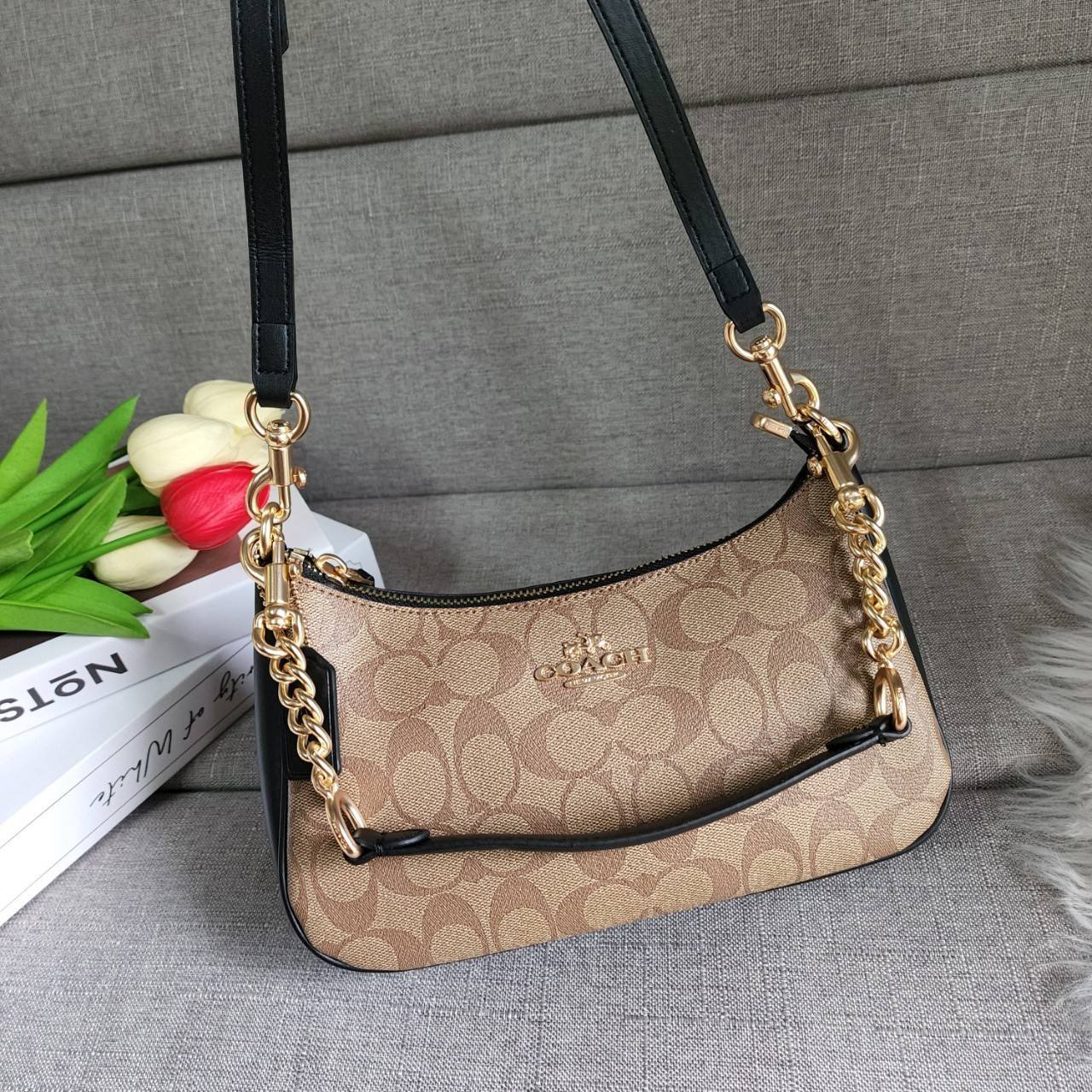 พร้อมส่งครบสี สวยทุกสีเลยค่า😘 ((CA173//CA209//CA548)) COACH TERI SHOULDER BAG 🔹กระเป๋าทรงพอช ในรูปแบบหนังแท้ หนังนิ่มสวยมากค่ะ