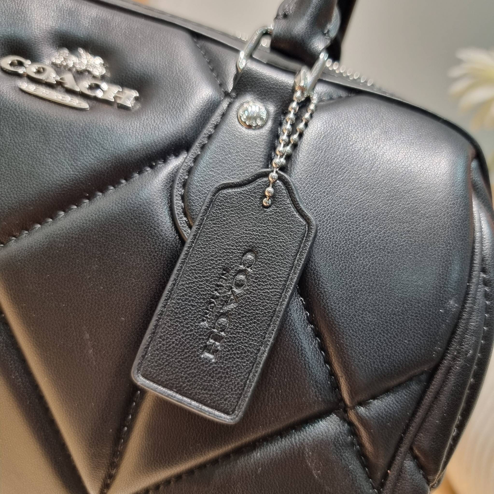 COACH ROWAN SATCHEL WITH PUFFY DIAMOND QUILTING CJ610 พร้อมส่ง กระเป๋าสะพายทรงหมอน ขนาดกำลังสวย คอลเลคชั่นสุดคลาสสิค ที่ดีไซน์เพิ่มความหรู