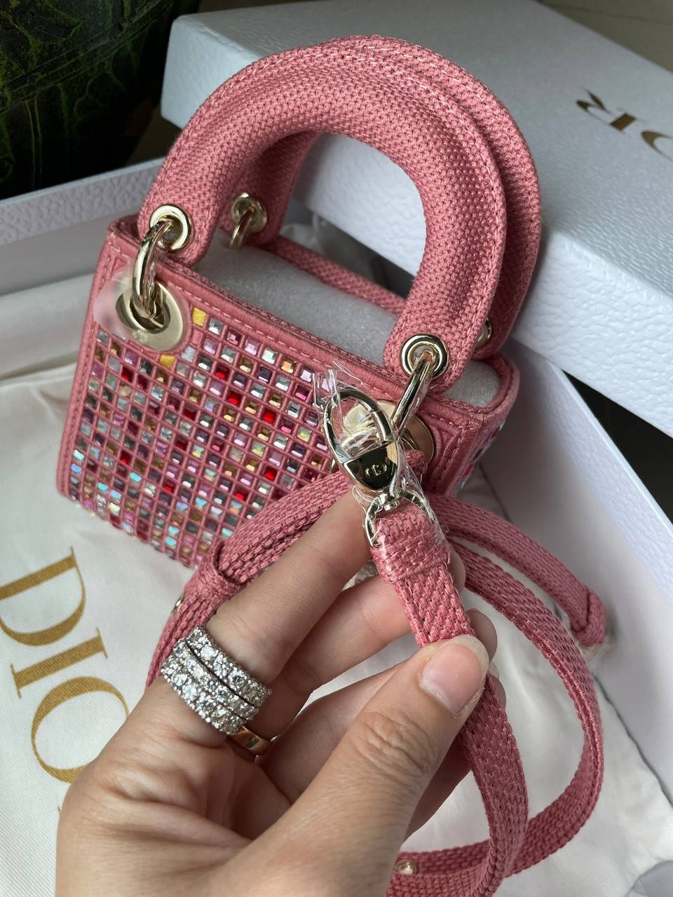 Micro Lady Dior Bag Dark Pink Metallic Canvas Embroidered with Multicolor Crystals เกรดใช้งานสลับใบจริงได้ เทพออริจินอล เป็นรุ่นสั่งทำพิเศษ ภาพสินค้าถ่ายจากงานขายจริงใช้งานต่างประเทศได้