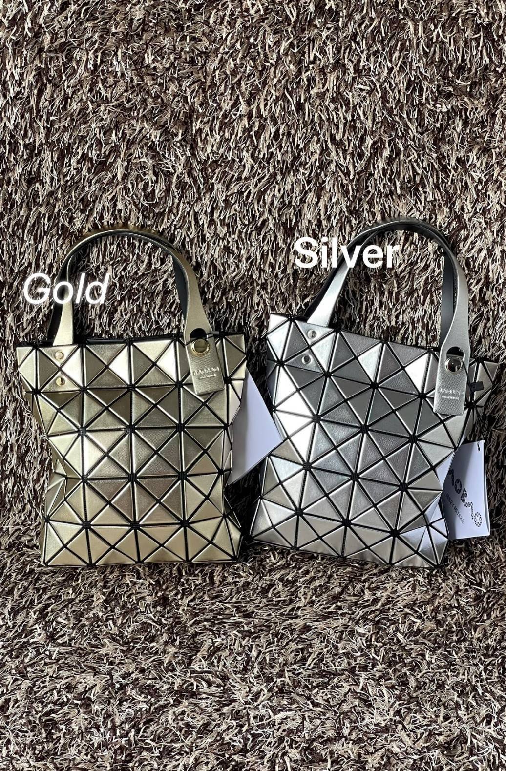 BAO BAO ISSEY MIYAKE PLATINUM COFFRET สะท้อนแสงเพื่อสร้างสินค้าระดับพรีเมียมที่ให้ความเงางามที่เหนือกว่า เพิ่มความหรูหราและโดดเด่นให้กับ เพราะมีความแวววาวและเป็นประกาย