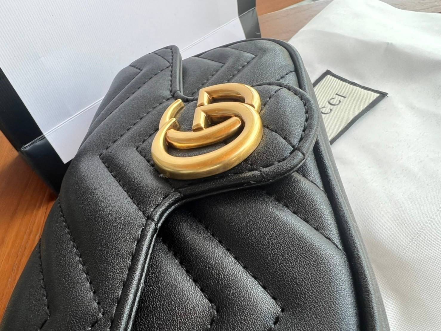 Gucci Marmont Super mini Premiumgift กระเป๋าสะพายข้างใบเล็ก น้องมินิ น่ารั๊กมุ้งมิ้ง วัสดุหนังเชฟรอน สายสะพายแบบโซ่ อะไหล่ทองหรูหรา ด้านหน้าประดับโลโก้แบรนด์หรู ทนทาน แข็งแรง น้ำหนักเบา ใส่ตังค์ใส่โทรศัพท์ Iphone+ ได้ น่ารักมุ้งมิ้ง ไม่ควรพลาดเลยค่า