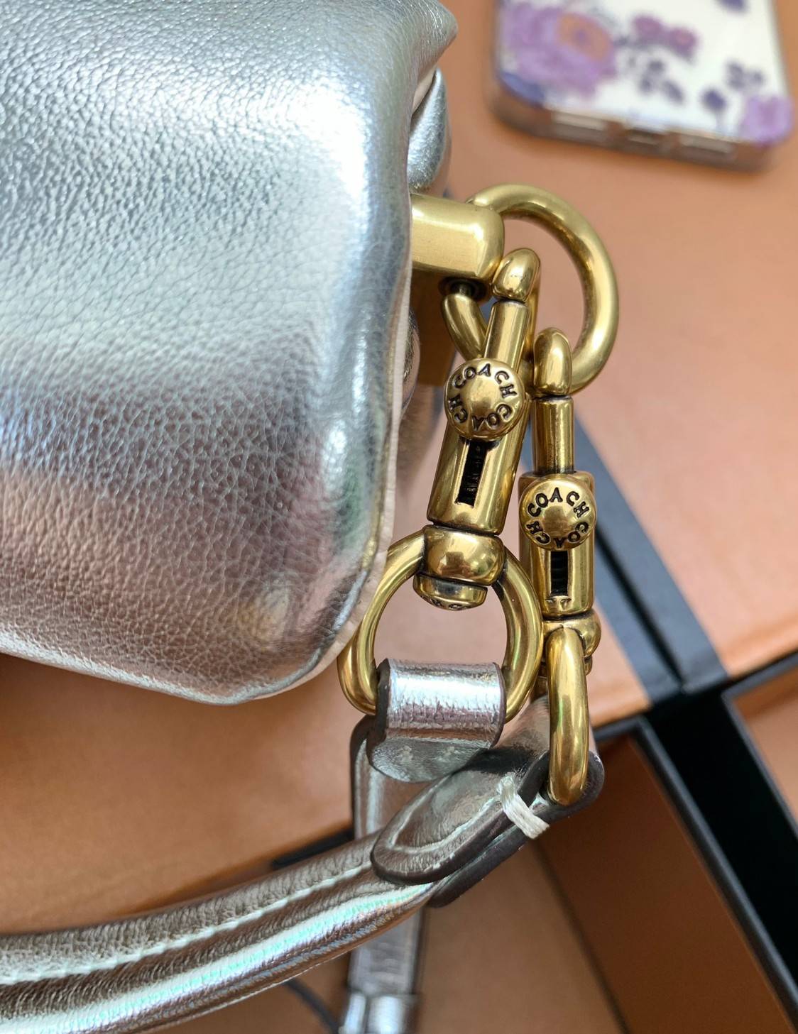 น้องสวยมากก สินค้าจริงสวยกว่าในรูป ไม่จกตาค่ะ! COACH PILLOW TABBY SHOULDER BAG 18 ((C3880)) 📣 พร้อมส่งที่ไทย คุณภาพเกินราคา! กระเป๋าหิ้ว//สะพายแบบครอสบอดี้ร์ 🔺หนัง nappa อย่างดี หนานิ่ม นุ่มมากๆ หลงรักน้องแน่นอน