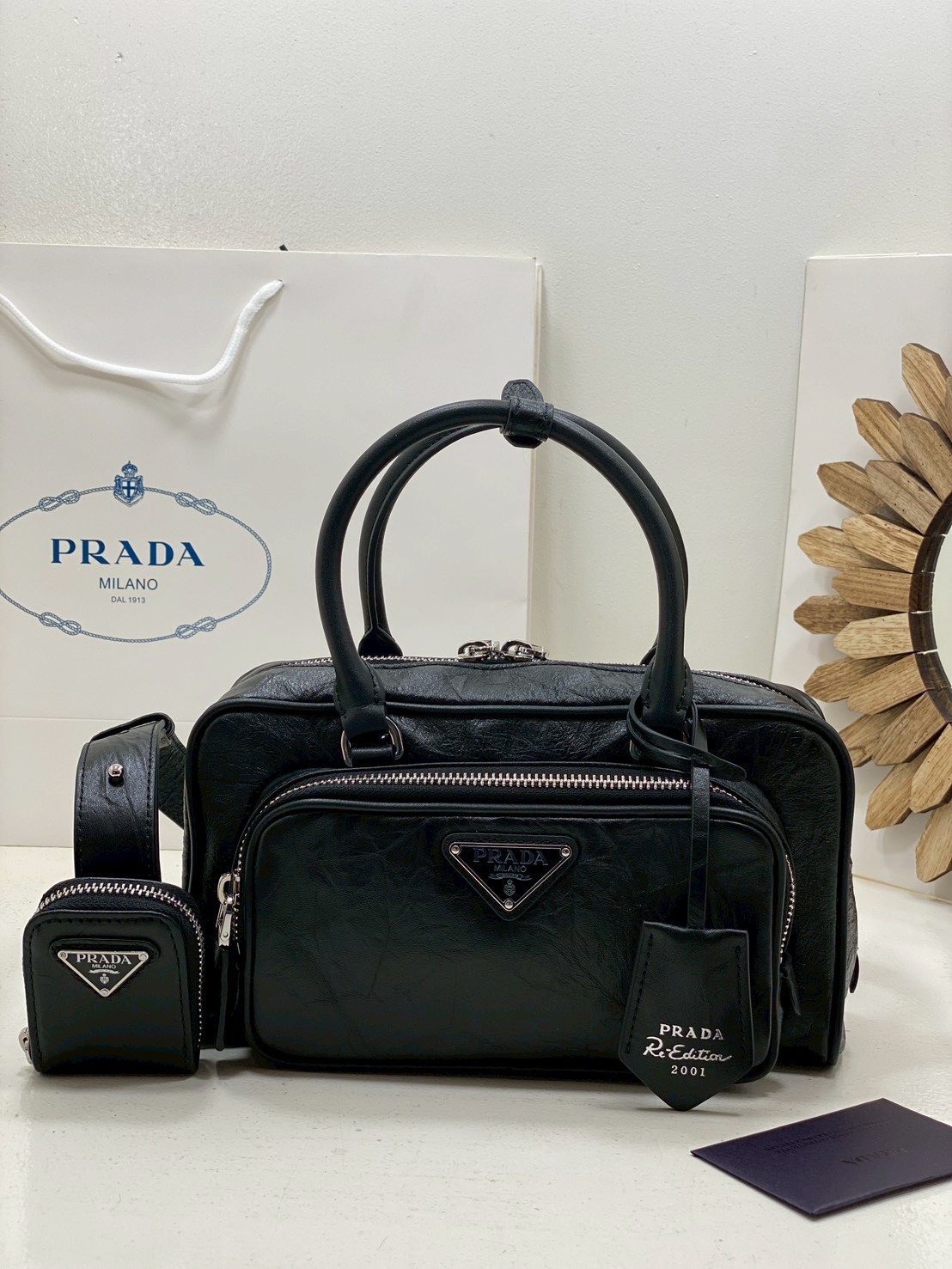 ORI หนังแท้ | Prada Antique nappa leather multi-pocket top-handle bag กระเป๋าสะพายทรง keepall มีช่องซิปด้านหน้าพร้อมหูจับ งานหนังยับดีไซน์เอฟเฟกต์เท็กซ์เจอร์ที่มีเสน่ห์สไตล์วินเทจ