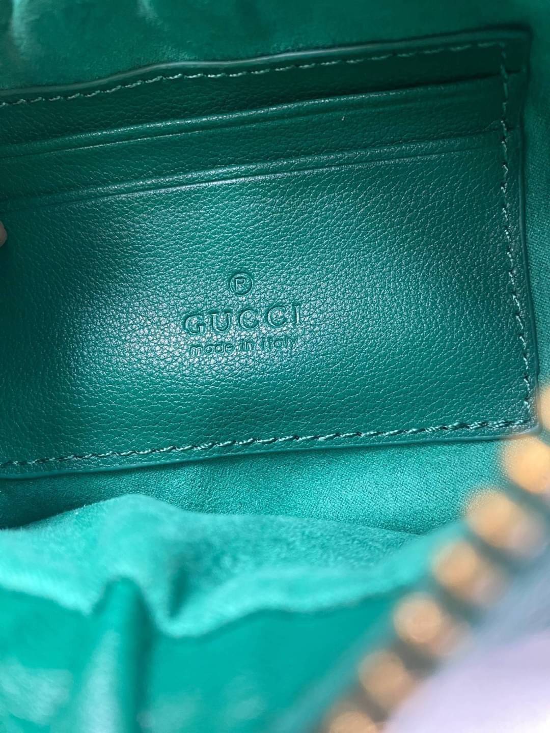 GUCCI Aphrodite small shoulder bag กระเป๋าสะพายทรงคลาสสิค ดีไซน์ย้อนยุคผสานความโมเดิร์นด้วยรูปทรงพอช ที่ใช้งานได้ทุกสไตล์ วัสดุหนังแคนวาส ทนทาน ภายในกระเป๋าเป็นช่องโล่ง