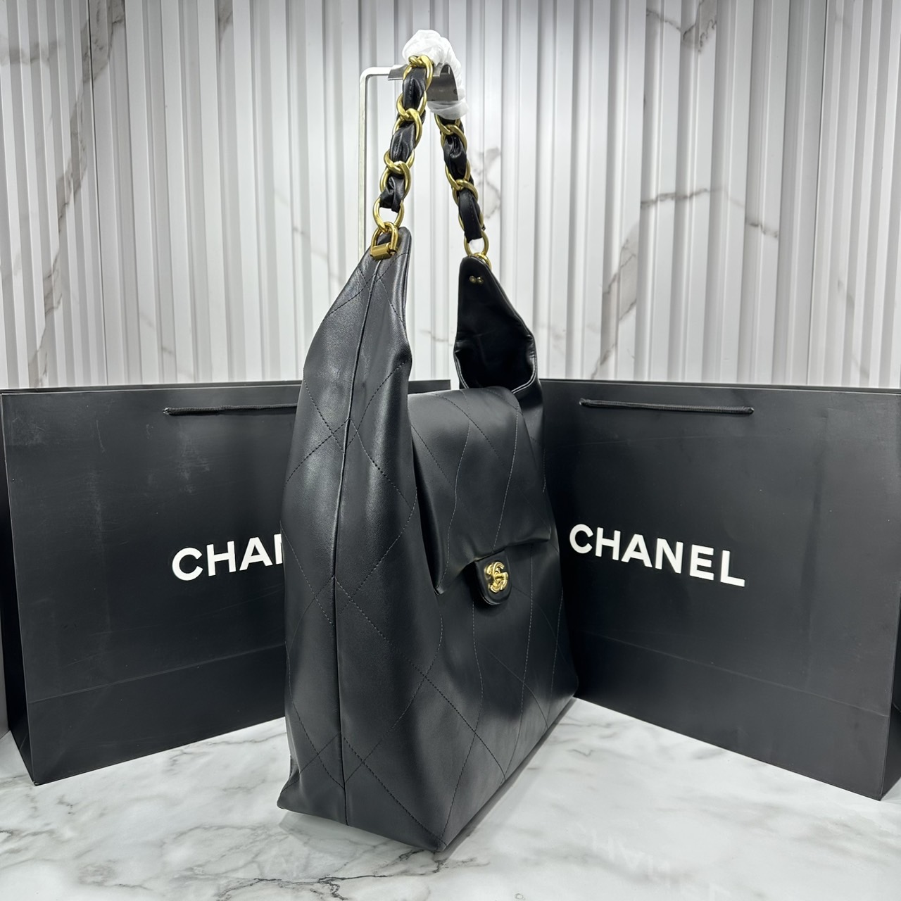ORI หนังแท้ | CHANEL Large Hobo Bag กระเป๋าสะพายทรงโฮโบใบใหญ่ ภายในโล่งกว้างจุของได้เยอะ มาพร้อมใบเล็กสะดวกใช้งาน รุ่นใหม่สําหรับ Fall 2025