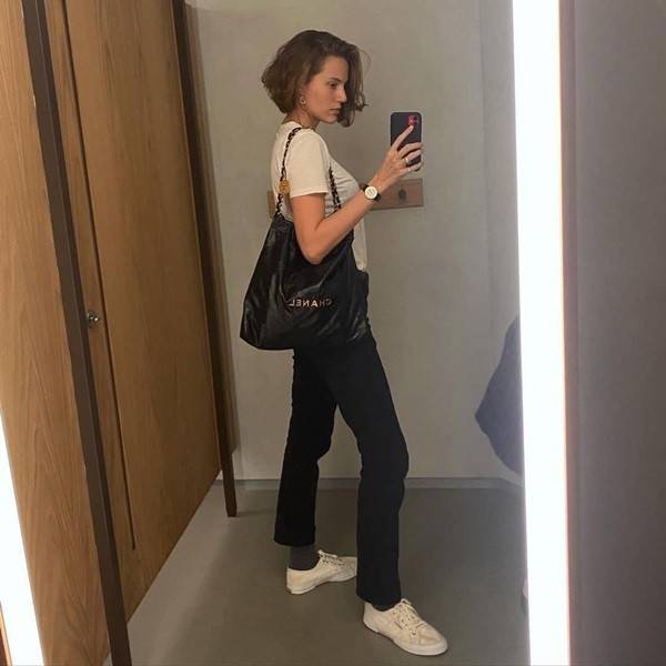 Chanel ss22 Logo CC shopping tote / Chanel 22 handbag มาแรงที่สุดในตอนนี้ก็คือรุ่นนี้เลย ใช้งานง่ายรุ่นนี้สามารถใช้ได้ทั้งผู้หญิงและผู้ชายน้า เกินต้านที่สุดกับไอเท็มนี้ ที่สาวๆหรือใครๆก็ต้องมีแล้ว!! แค่เห็นก็หลงรัก กระเป๋าทรงสวย