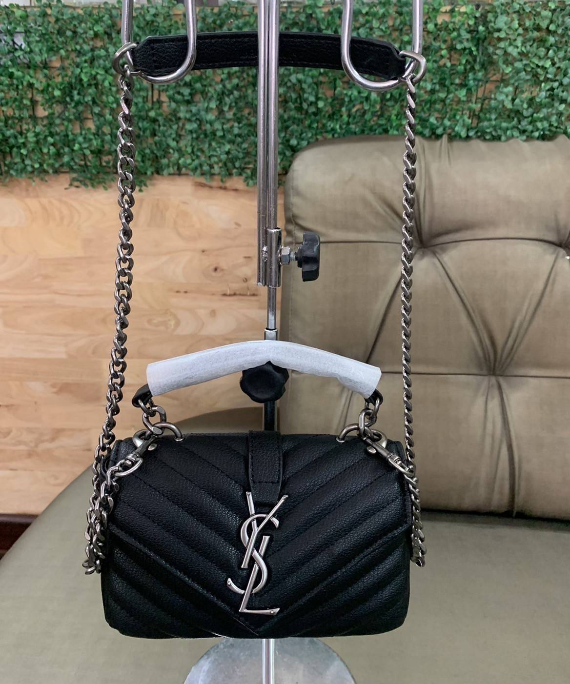 VIP 】SAINT LAURENT CLASSIC BABY COLLEGE MONOGRAM CHAIN BAG IN BLACK MATELASSE LEATHER VIP GIFT WITH PURCHASE (GWP) พรีเมี่ยมกิ้ฟ Limited Edition จาก YSL DUTY FREE COUNTER กระเป๋าสะพายรูปทรงน่ารัก ดีไซต์มาใหม่สำหรับสาวก SAINT LAURENT มีหูจับเกร๋ๆ ที่ด้านบน