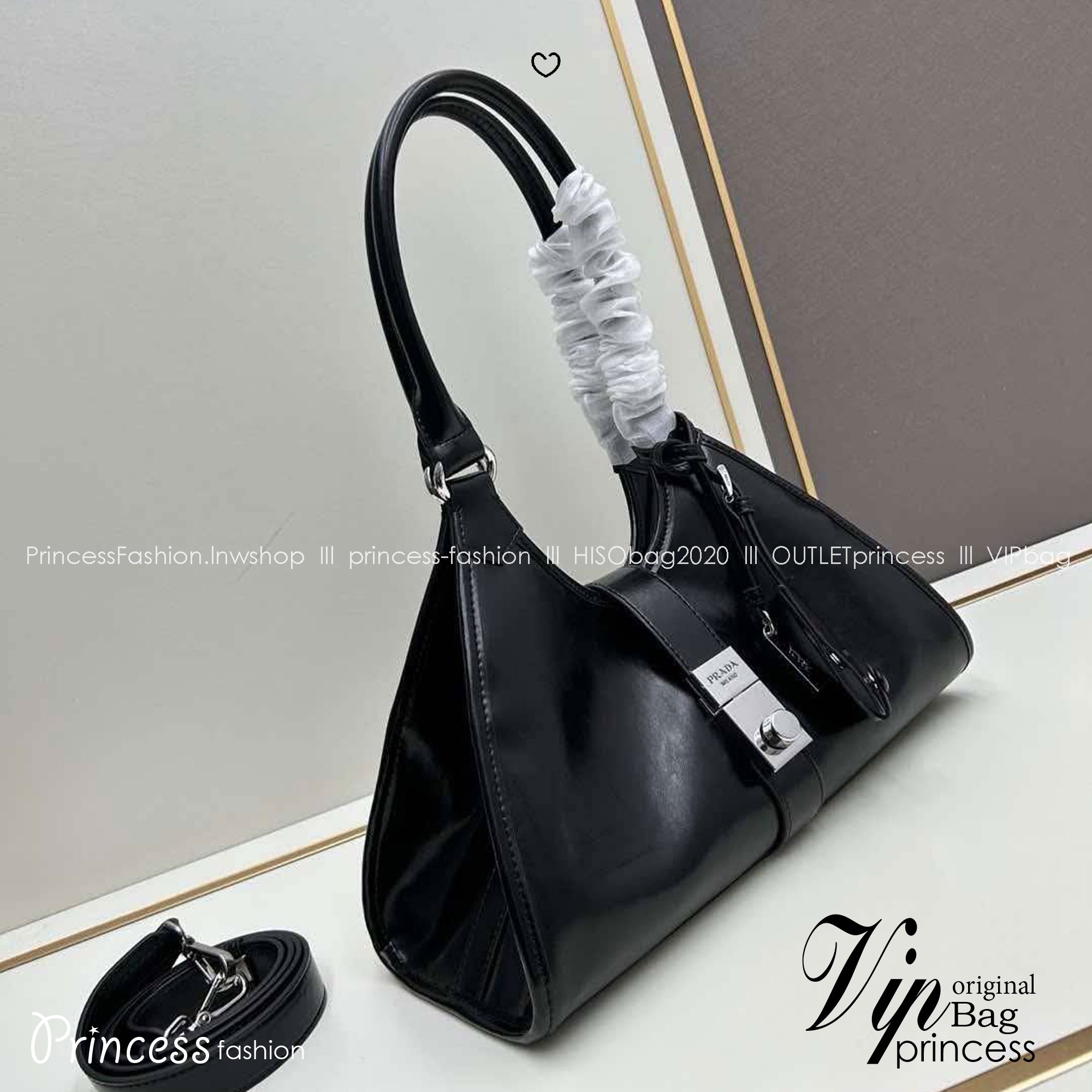 ORI หนังแท้ | Prada Medium leather tote bag 32cm กระเป๋าสะพายทรงโฮโบ คลาสสิคหนังเงาสวยหรูดูแพง ใบใหญ่กำลังดี ดีไซน์ใหม่ล่าสุด ภายในโล่งกว้าง จุของได้สบายๆ พกพาไปไหนก็สะดวก
