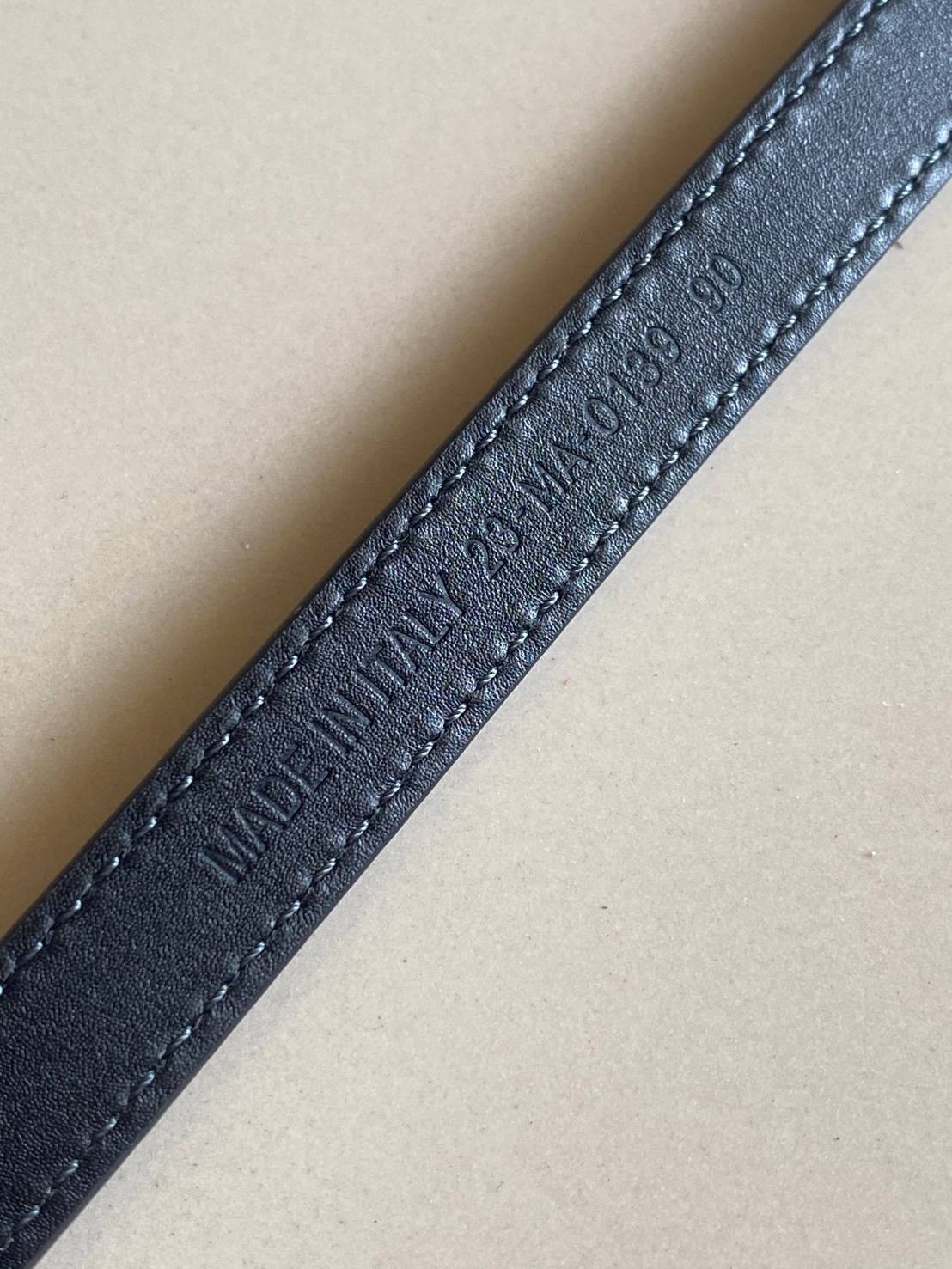 JADIOR ♥️ Dior belt เข็มขัดสุดหรูสายหนังแท้ เส้นเล็ก 1.5cm เป็นรุ่นตามหาเลยค่า งานสวยมาก ภาพถ่ายจากงานขายจริง โลโก้ 3D Gold metal JADIOR เข้าได้กับทุกลุ๊คสไตล์การเเต่งตัว สวยหรูดูดีมีระดับ ไอเท็มนี้แนะนำเลยค่าา มาน้อยรีบๆ หน่อยน้าา