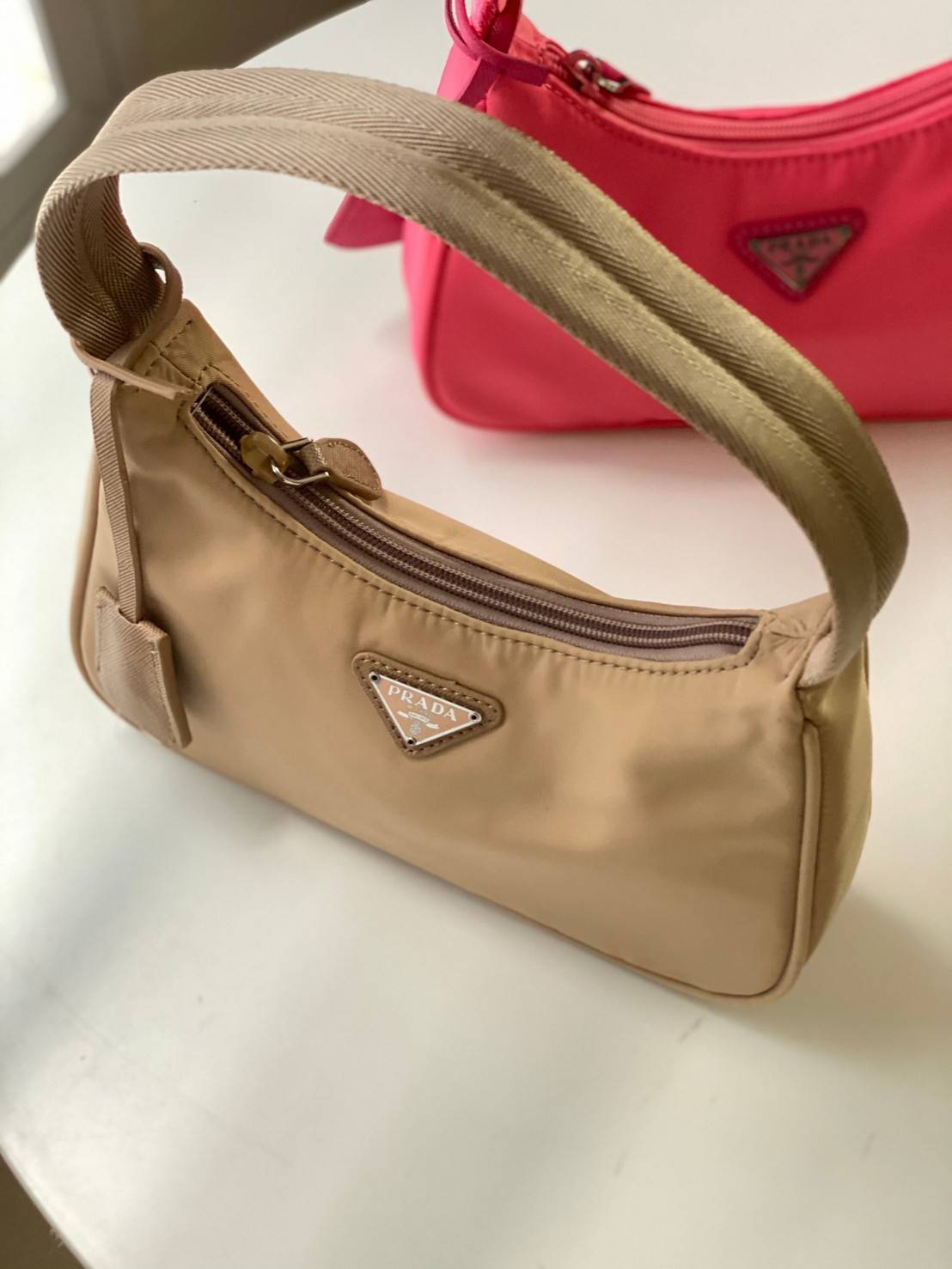 พรีเมี่ยมกิ๊ฟแท้ 100% 】สีใหม่พร้อมส่งที่นี่ที่เดียว Prada nylon mini shoulder bag กระเป๋าถือหรือสะพายไหล่ size mini