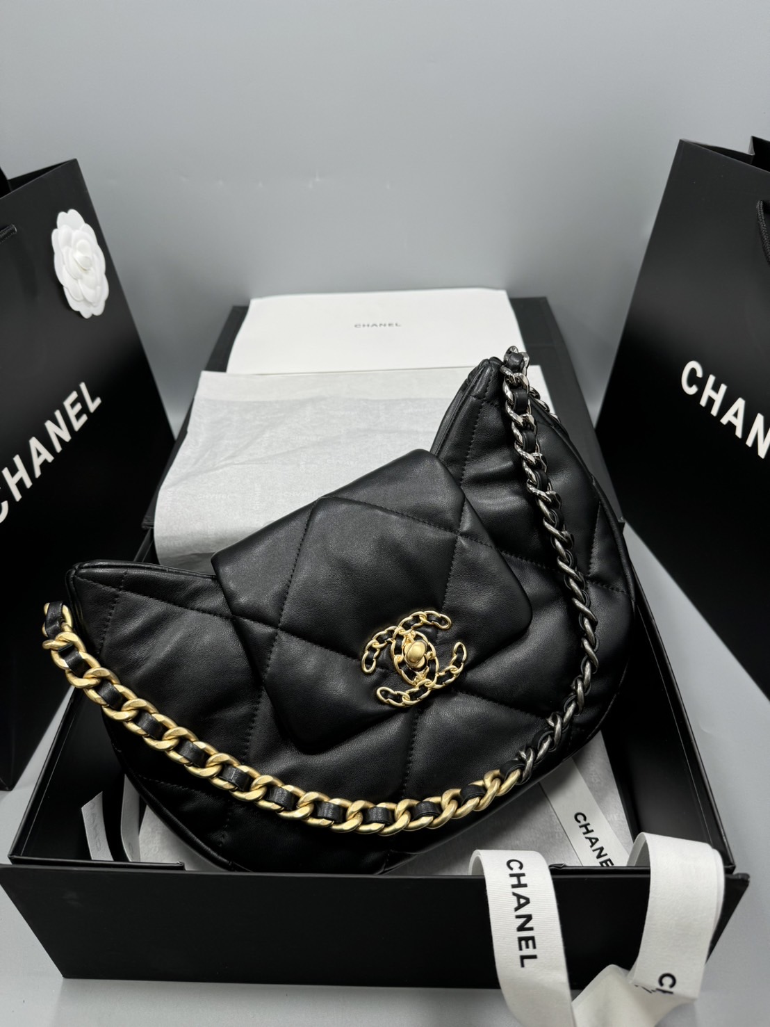 CHANEL 19 Hobo Bag Black Mixed Metal Hardware กระเป๋าสะพายหนังแท้ เกรดออริ ท็อป สลับแท้ 1:1 ผ่านทุก ตม ใช้งานต่างประเทศได้