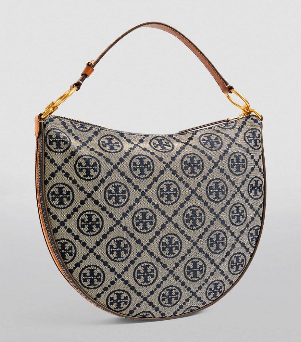 ใบใหญ่ 35cm Tory Burch T Monogram Medium Crescent Bag / TORY BURCH T MONOGRAM JACQUARD CRESCENT BAG ไซส์ใหญ่กับไอเท็มสุดร้อนแรง เซเลปรีวิวเยอะมาก!! สาวๆตามหากันไปอีก กระเป๋าทรง half moon ที่ดีไซน์บนผ้า jacquard ลวดลายซิกเนเจอร์ เรียบหรู ผู้ดีมากแม่!