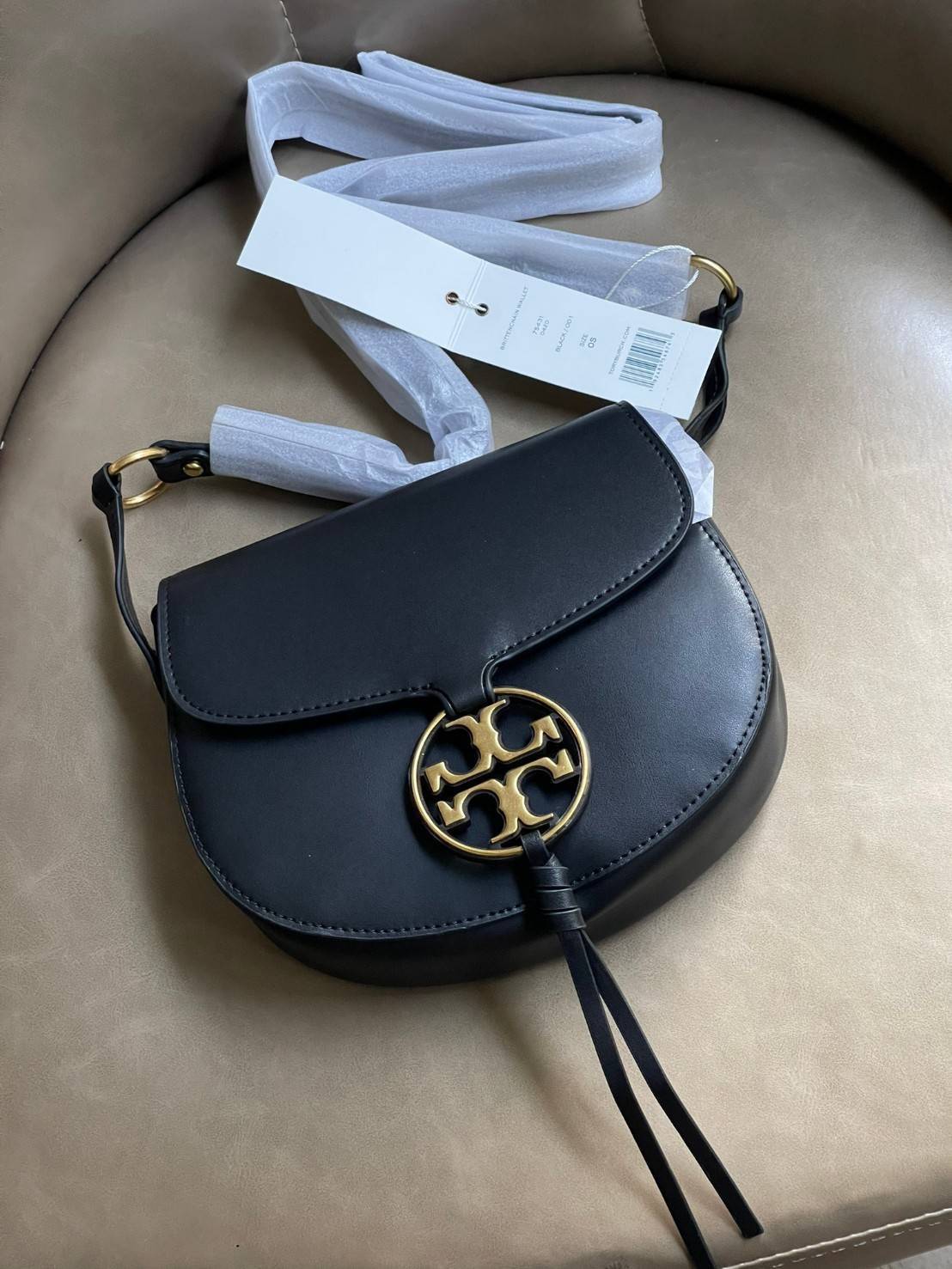 Tory Burch Miller Metal Saddle Bag กระเป๋าที่ใช้เป็น Everyday Bag ก็คือสามารถใช้งานได้บ่อยครั้งและสามารถสะพายไปทำกิจกรรมต่าง ๆ