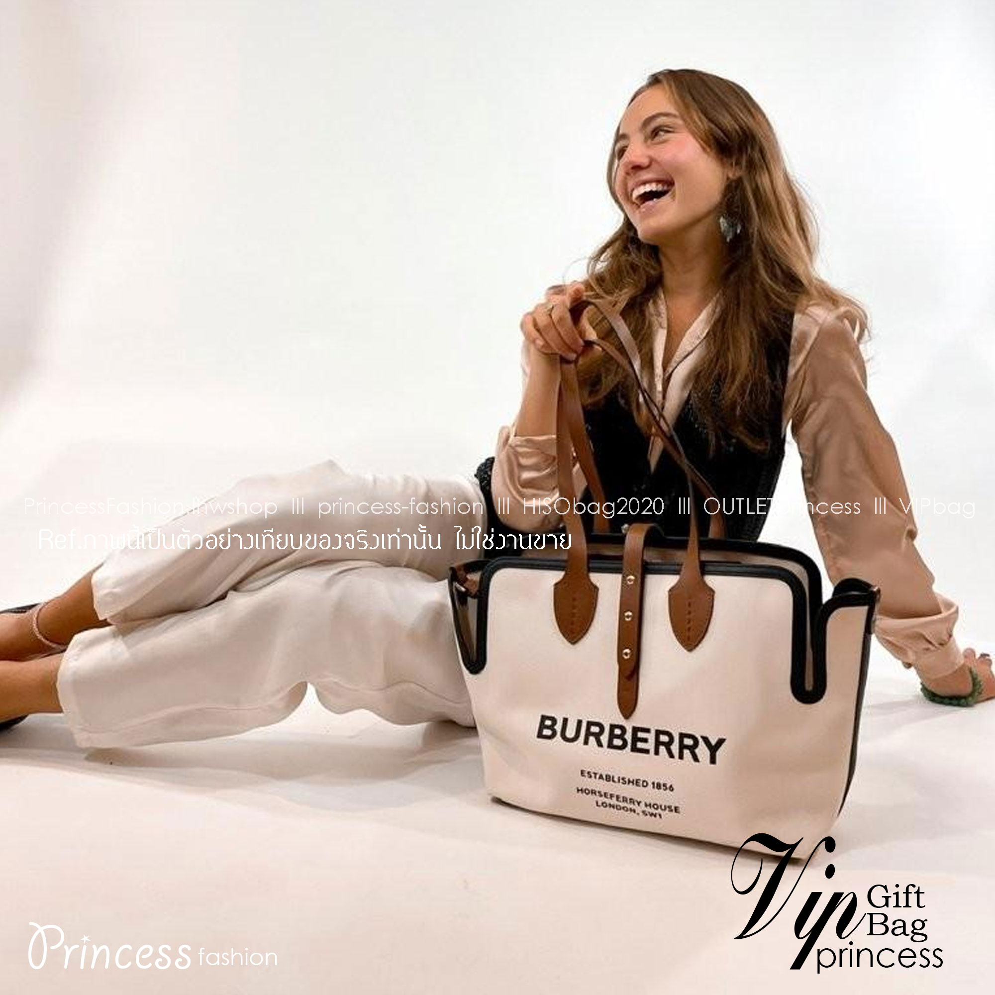 BURBERRY FRAGRANCES TOTE BAG พร้อมส่งรุ่นใหม่!! BURBERRY LARGE LONDON TOTE BAG IN WHITE / Burberry Canvas Logo Tote Bag กระเป๋าสะพายไหล่ทรงช้อปปิ้ง ทรงคลาสสิค ฮิตตลอดกาล