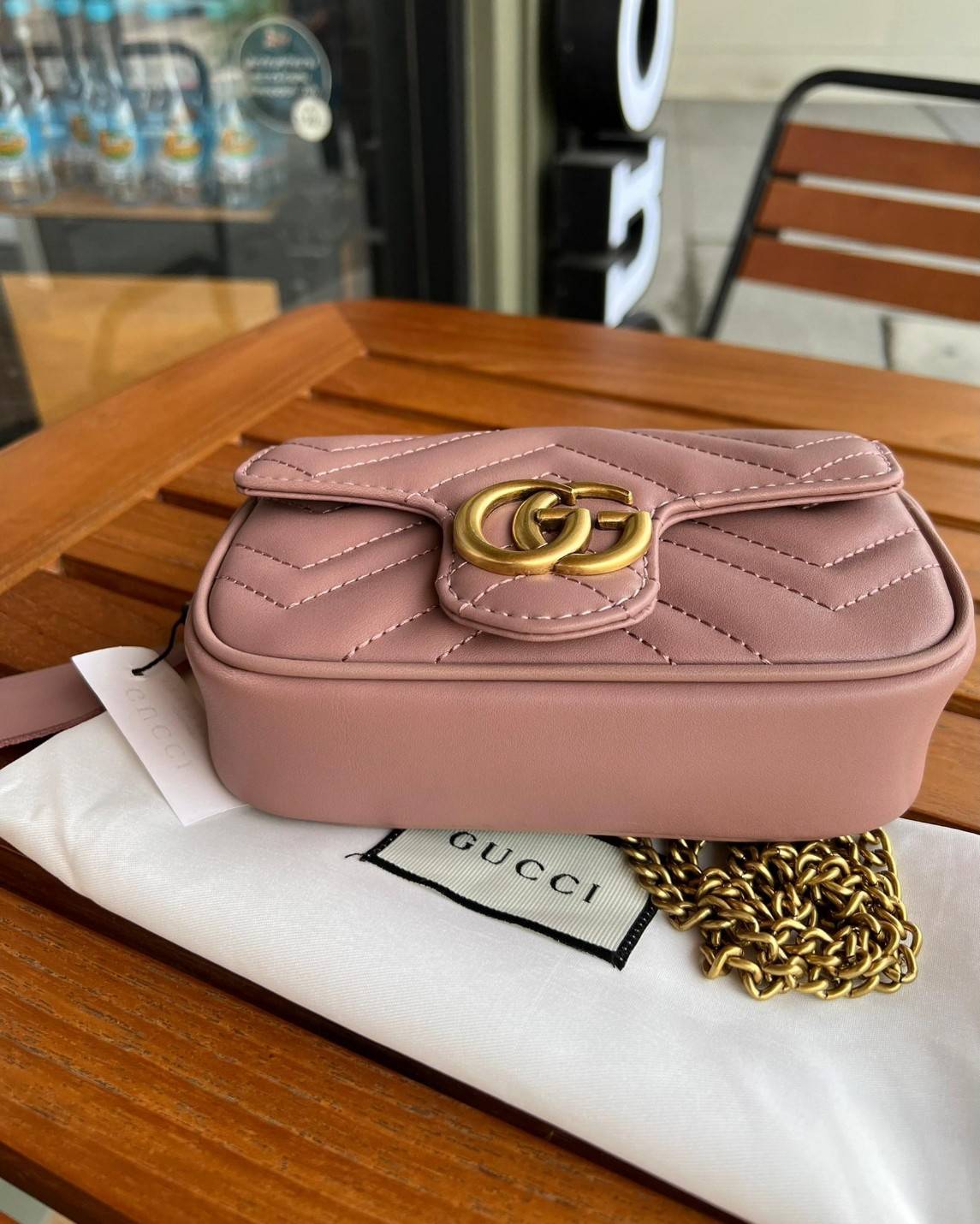 Gucci Marmont Super mini Premiumgift กระเป๋าสะพายข้างใบเล็ก น้องมินิ น่ารั๊กมุ้งมิ้ง วัสดุหนังเชฟรอน สายสะพายแบบโซ่ อะไหล่ทองหรูหรา ด้านหน้าประดับโลโก้แบรนด์หรู ทนทาน แข็งแรง น้ำหนักเบา ใส่ตังค์ใส่โทรศัพท์ Iphone+ ได้ น่ารักมุ้งมิ้ง ไม่ควรพลาดเลยค่า
